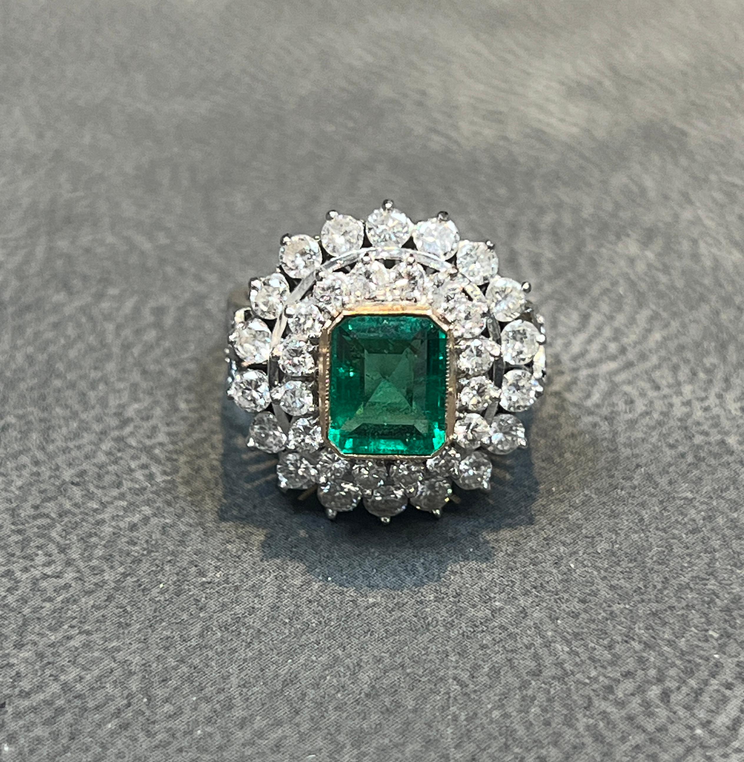Smaragd & Diamant Ring im Zustand „Hervorragend“ im Angebot in New York, NY