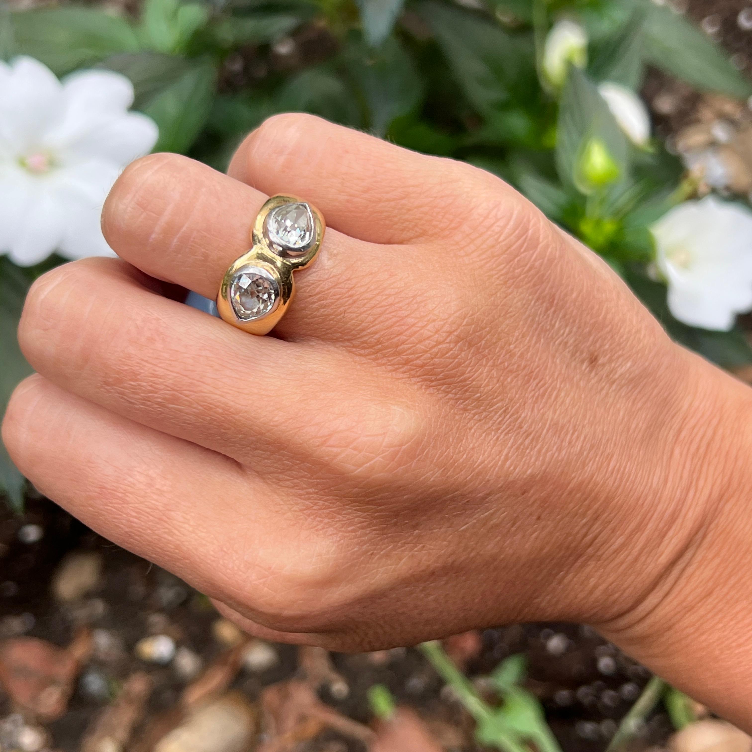 Taglio a goccia Anello con diamante a forma di pera in vendita