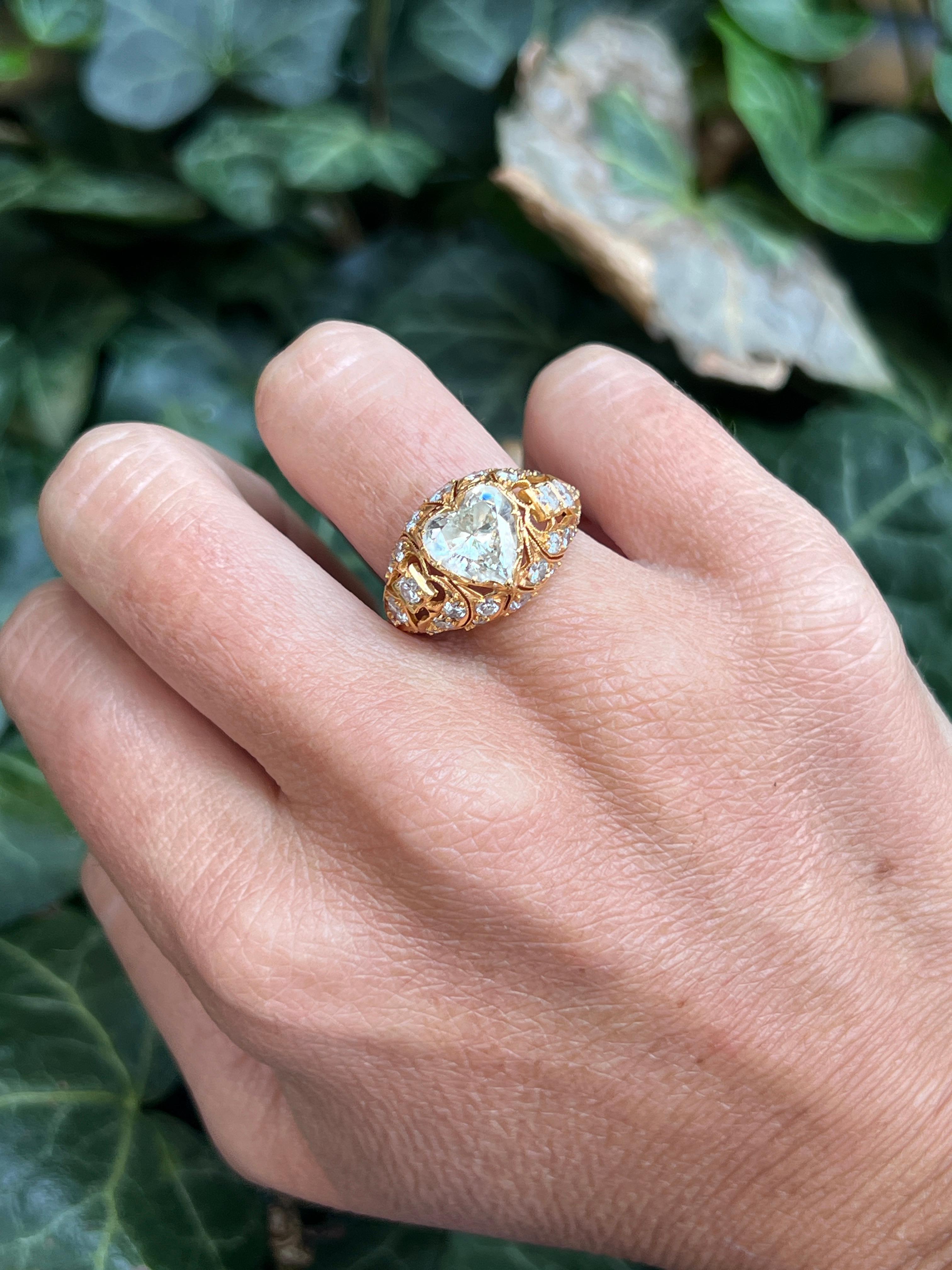 Cuore Anello con diamante a forma di cuore in vendita
