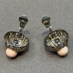 Boucles d'oreilles Van Cleef & Arpels en corail et diamants