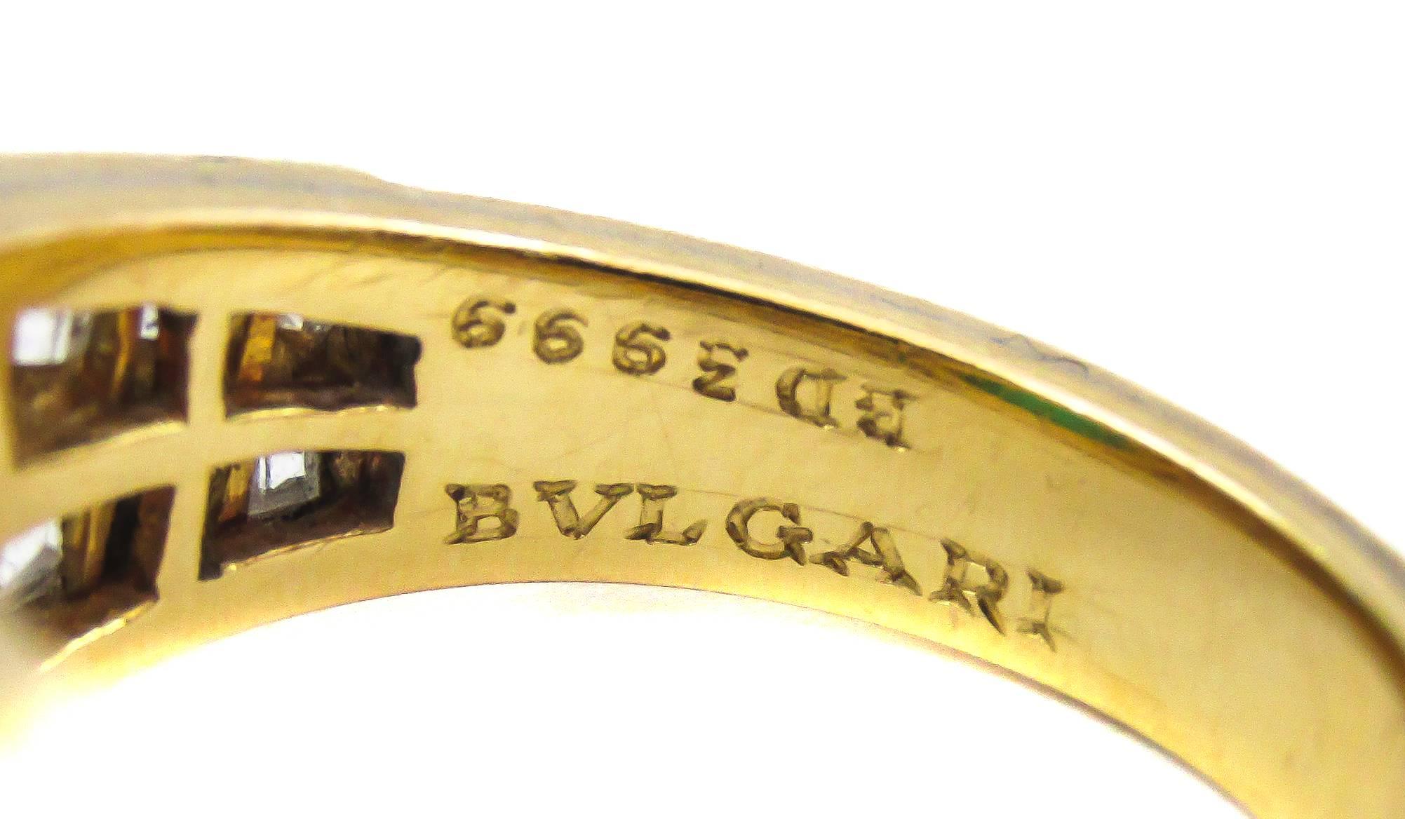 1970s Bulgari Cabochon Emerald Diamond Gold Ring In Excellent Condition In New York, NY