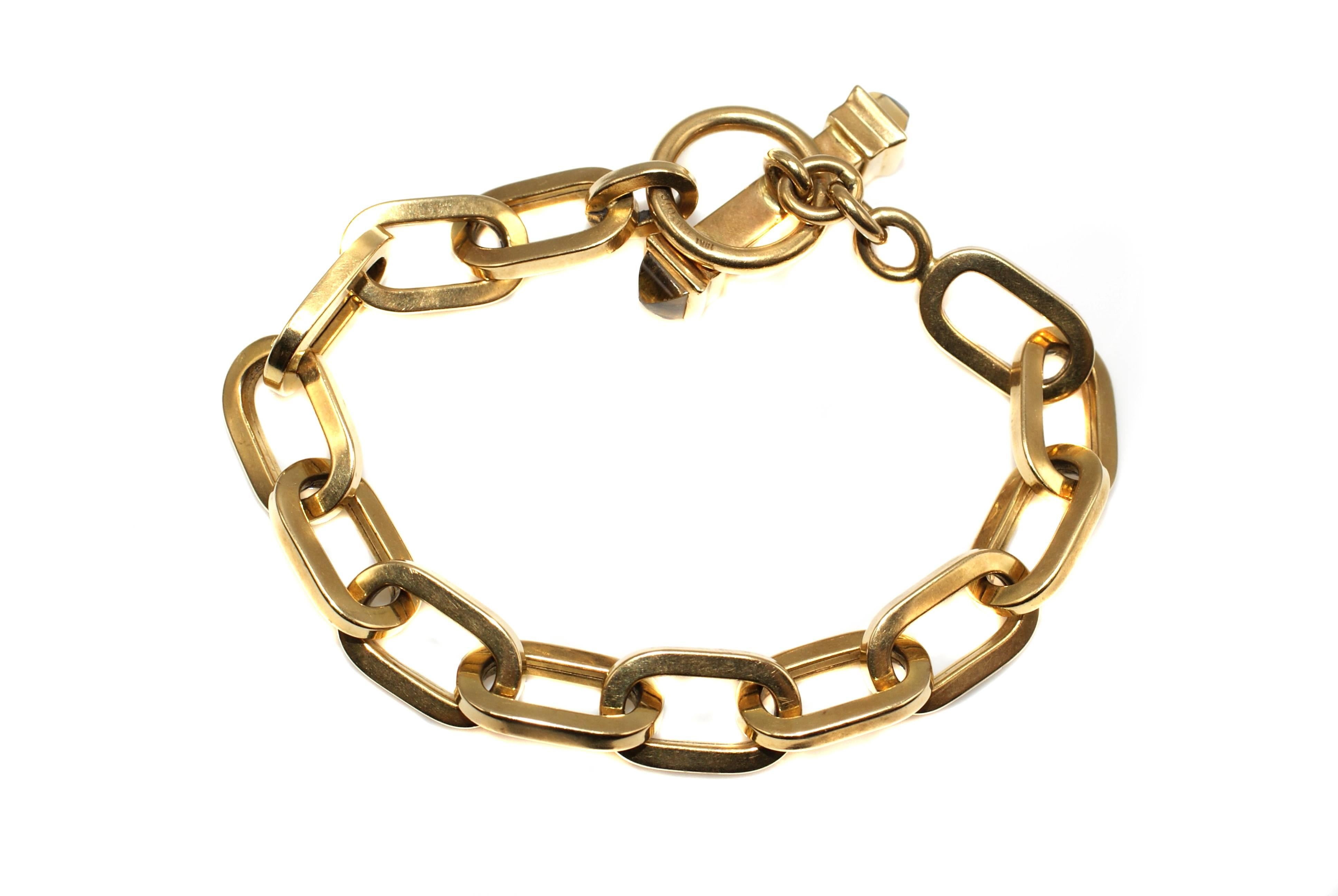 This gorgeous, beautifully hand crafted toggle bracelet is the perfect luxury accessory for all occasions. The beautifully hand crafted 18 karat yellow gold links are flexibly attached to a finely crafted toggle measuring 1.25 inches long, with a