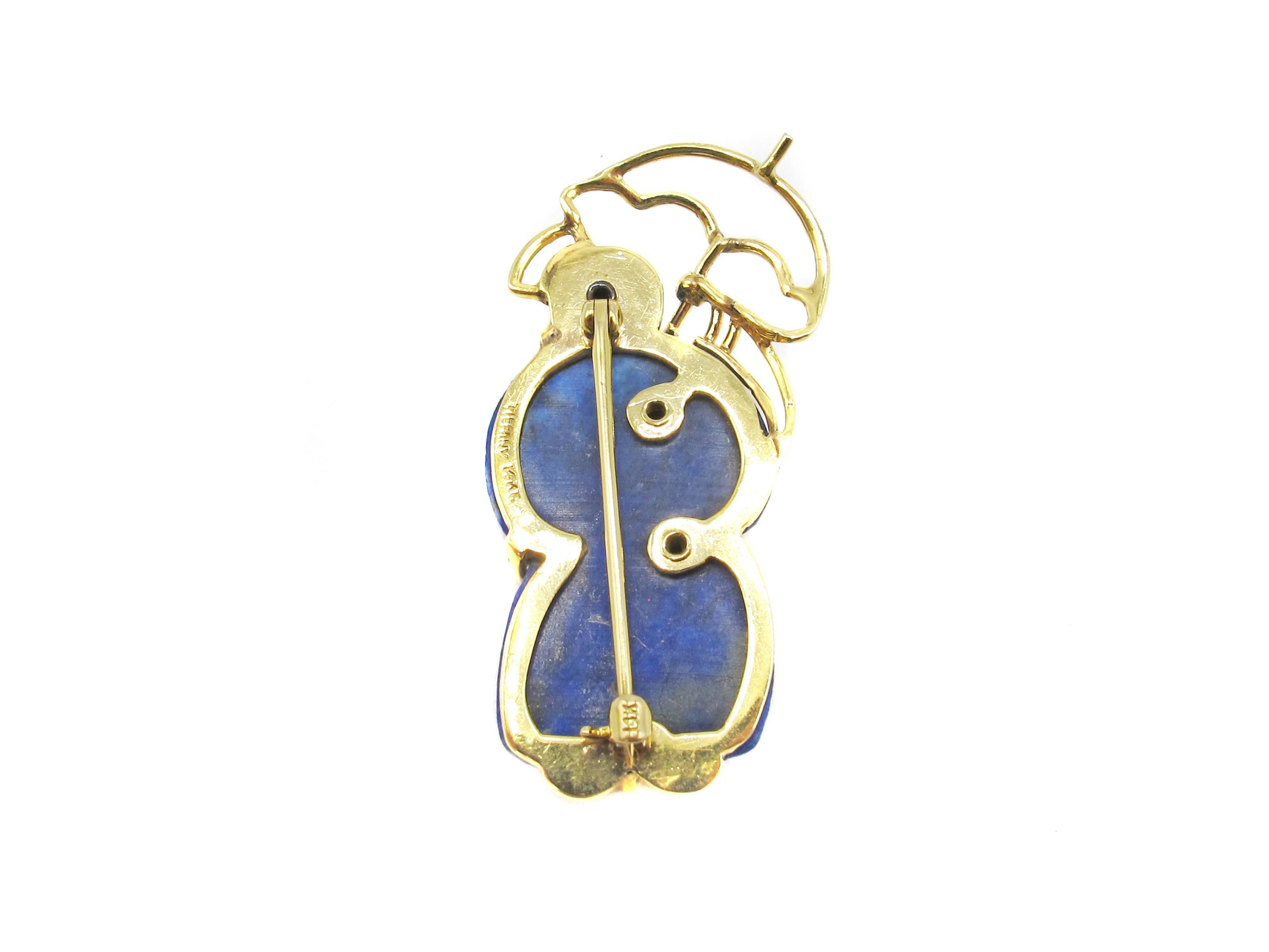 This original Lapis Lazuli and yellow gold sculptural pin, is an artifact of renown house Tiffany & Co. Symbolizing a penguin like statue with an umbrella, this modern jewel bears witness of the designer’s fantasy, inspired by the shape of the