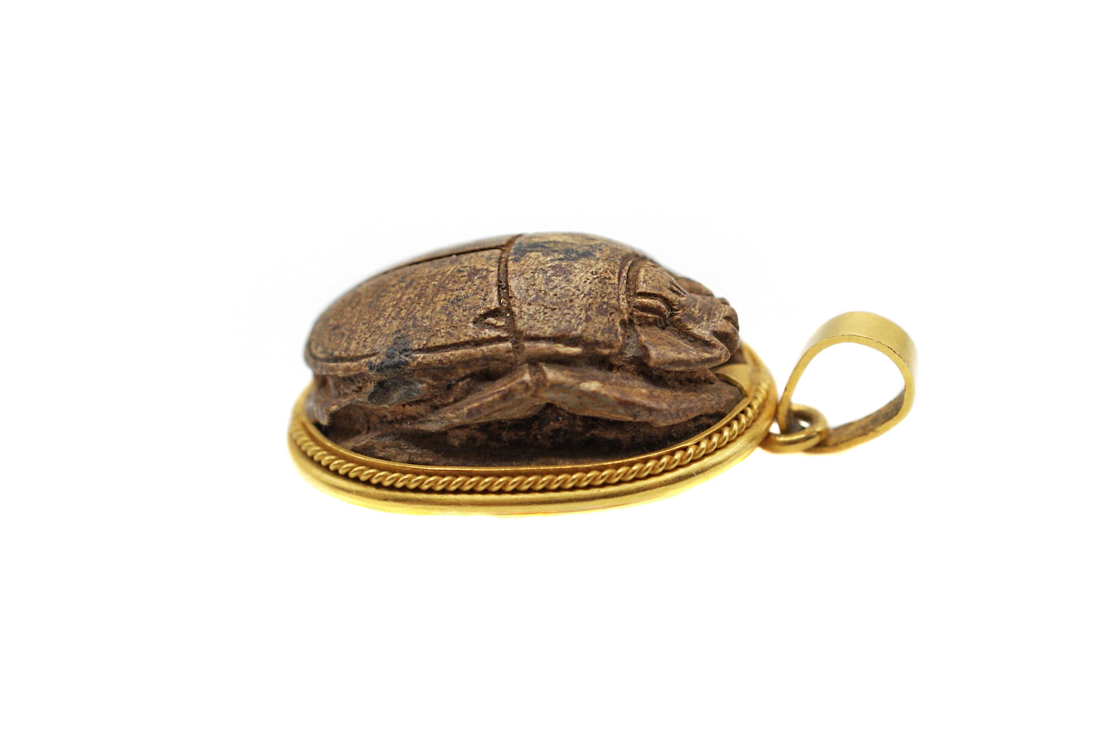 Egyptian Revival 18 Karat Gold Wood Scarab Pendant für Damen oder Herren