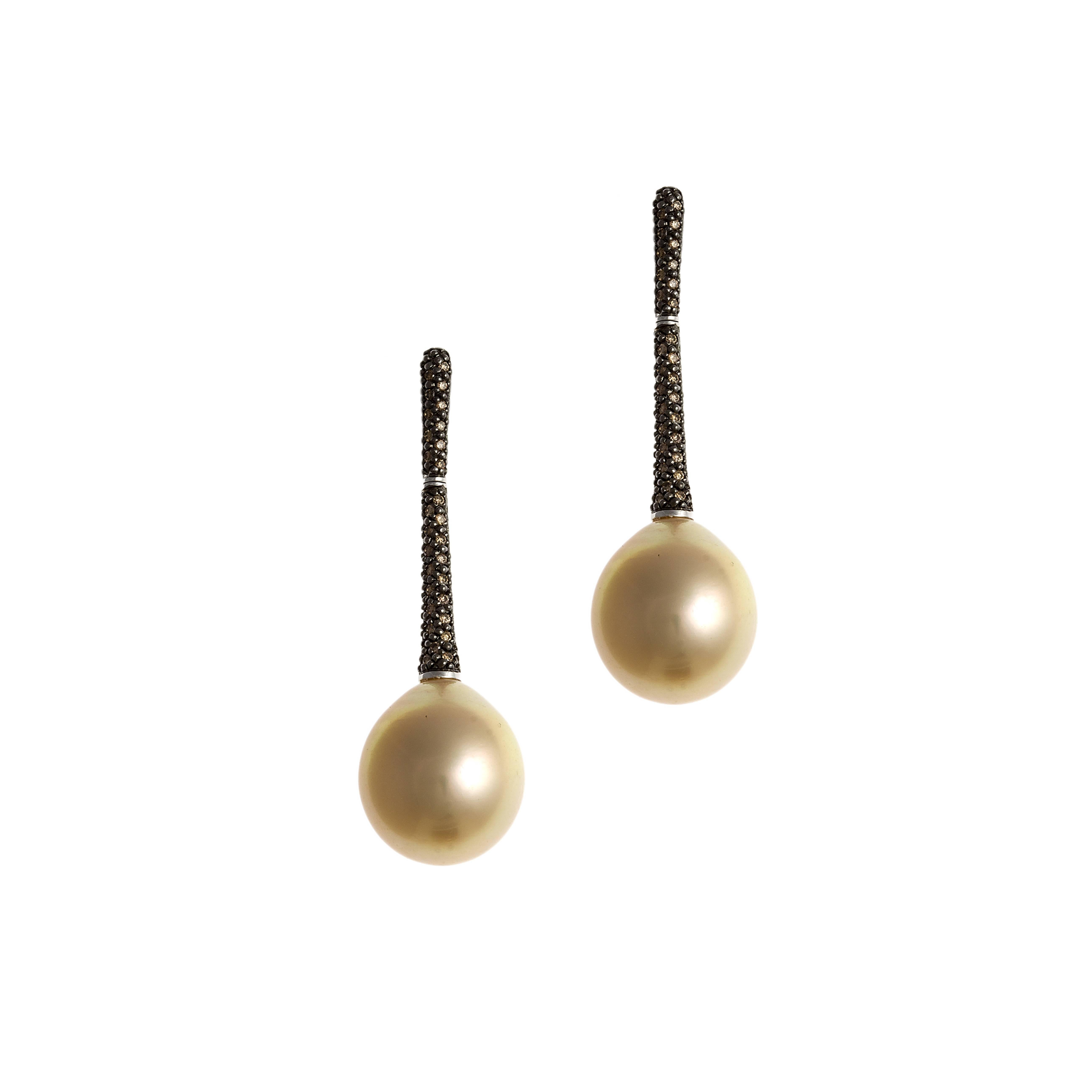 Modern Lust Pearls 0.55 Carat Cognac Diamond Golden South Sea Pearl Pendant Earring Set For Sale
