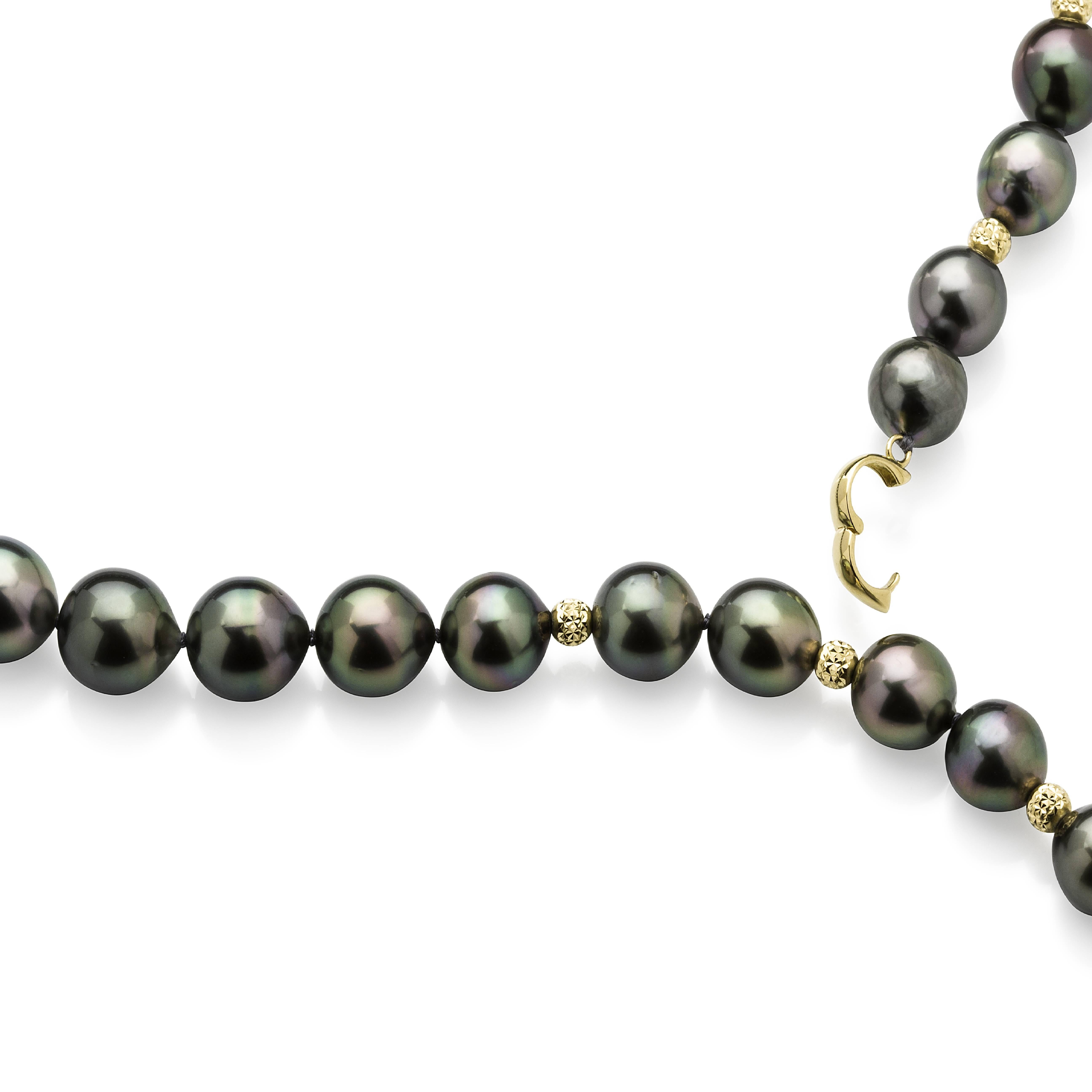 Modern Lust Pearl Tahitian South Sea Pearl Strand Featuring 18 Carat Yellow Gold Clasp For Sale