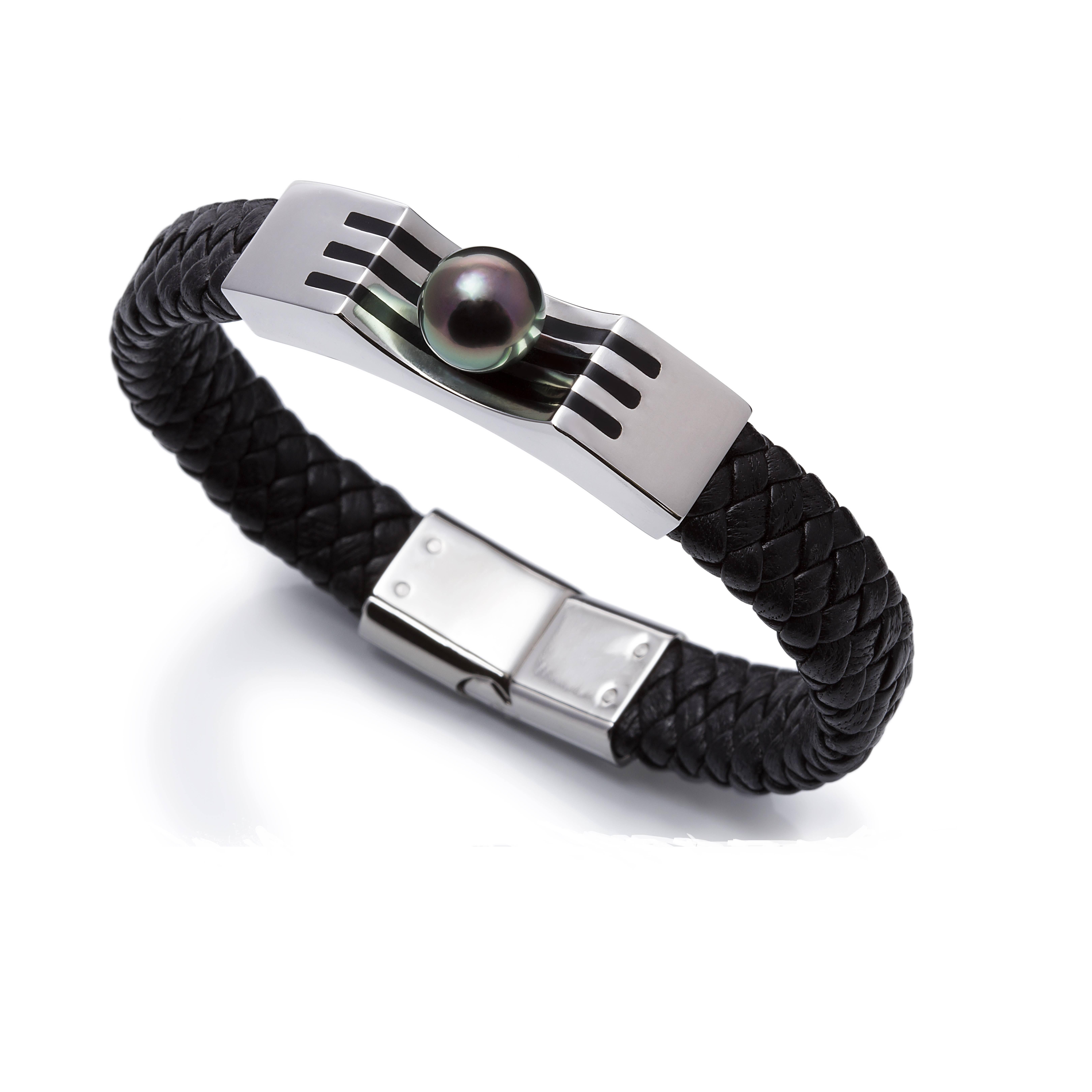 For the Men...

Men's bracelet of steel and plaited leather....

Featuring a Tahitian round pearl, 0.43in / 11-12mm diameter, round in shape very high luster with bright peacock color.
The bracelet has very easy to use and secure steel magnetic