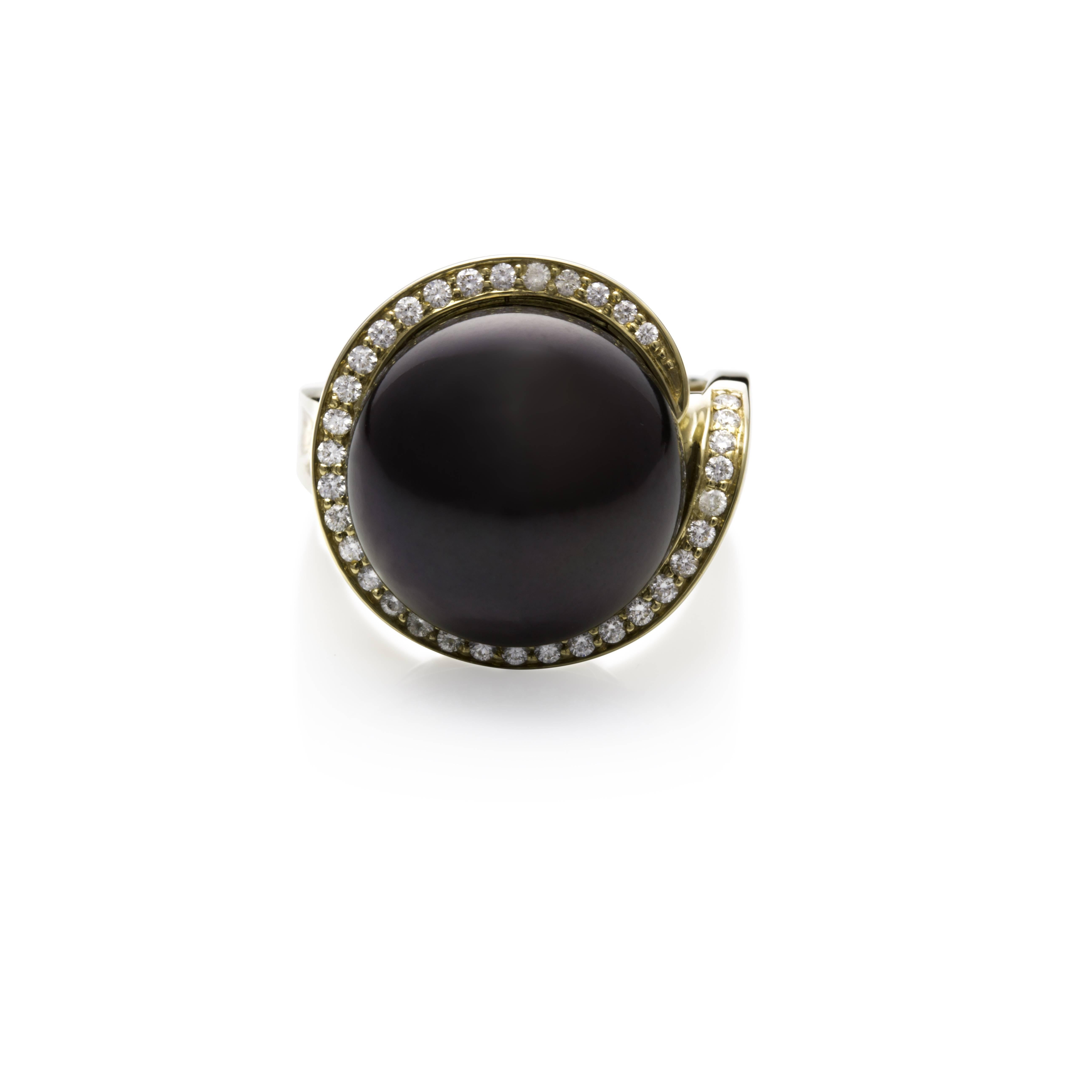 Tahitian Black South Sea Pearl White Diamond Yellow Gold Cocktail Ring In New Condition In Broome, Western Australia