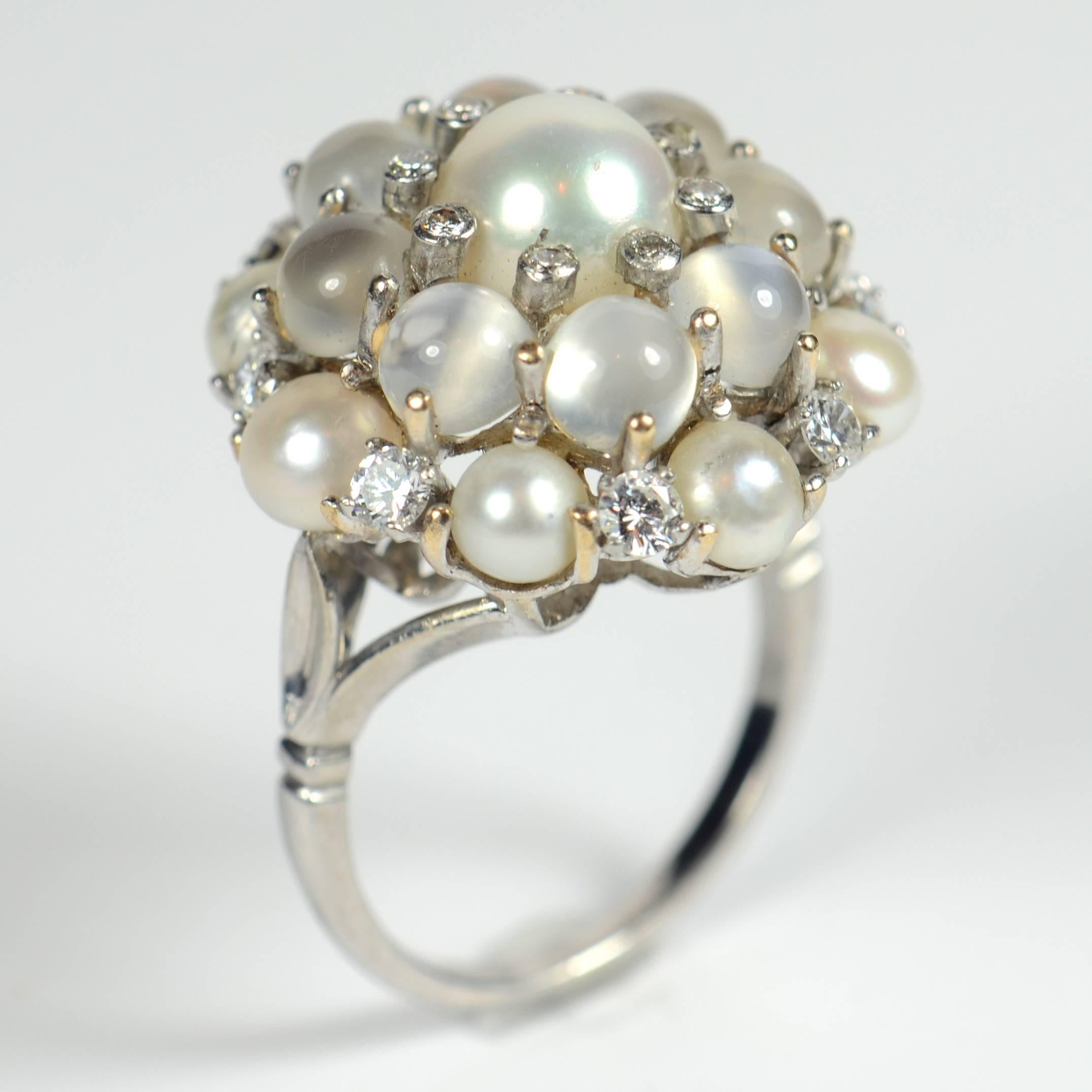 Cat's Eye Moonstone Pearl White Gold Bombe Ring In Good Condition In London, GB