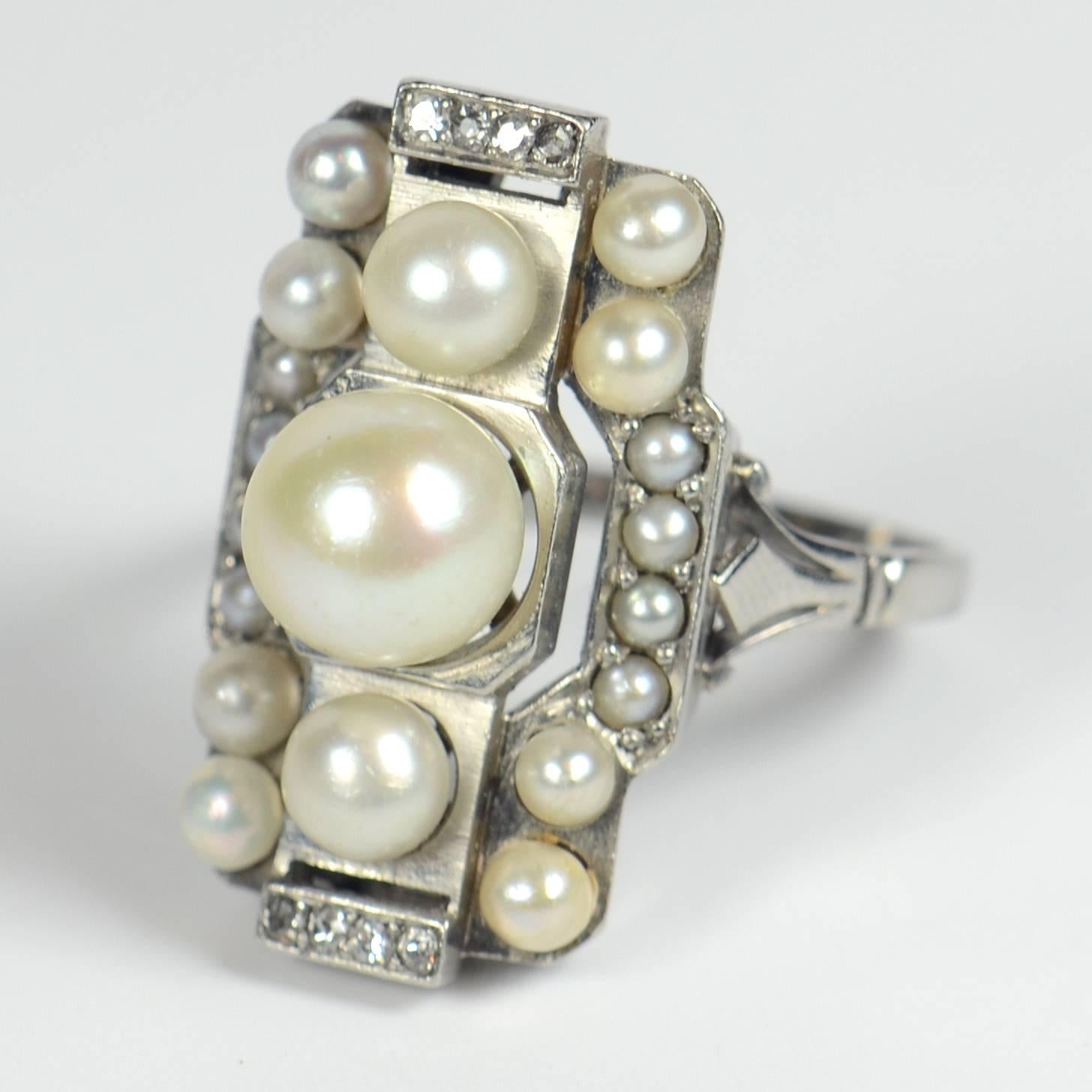 French Art Deco Natural Pearl Diamond Platinum Ring, circa 1930 In Good Condition In London, GB