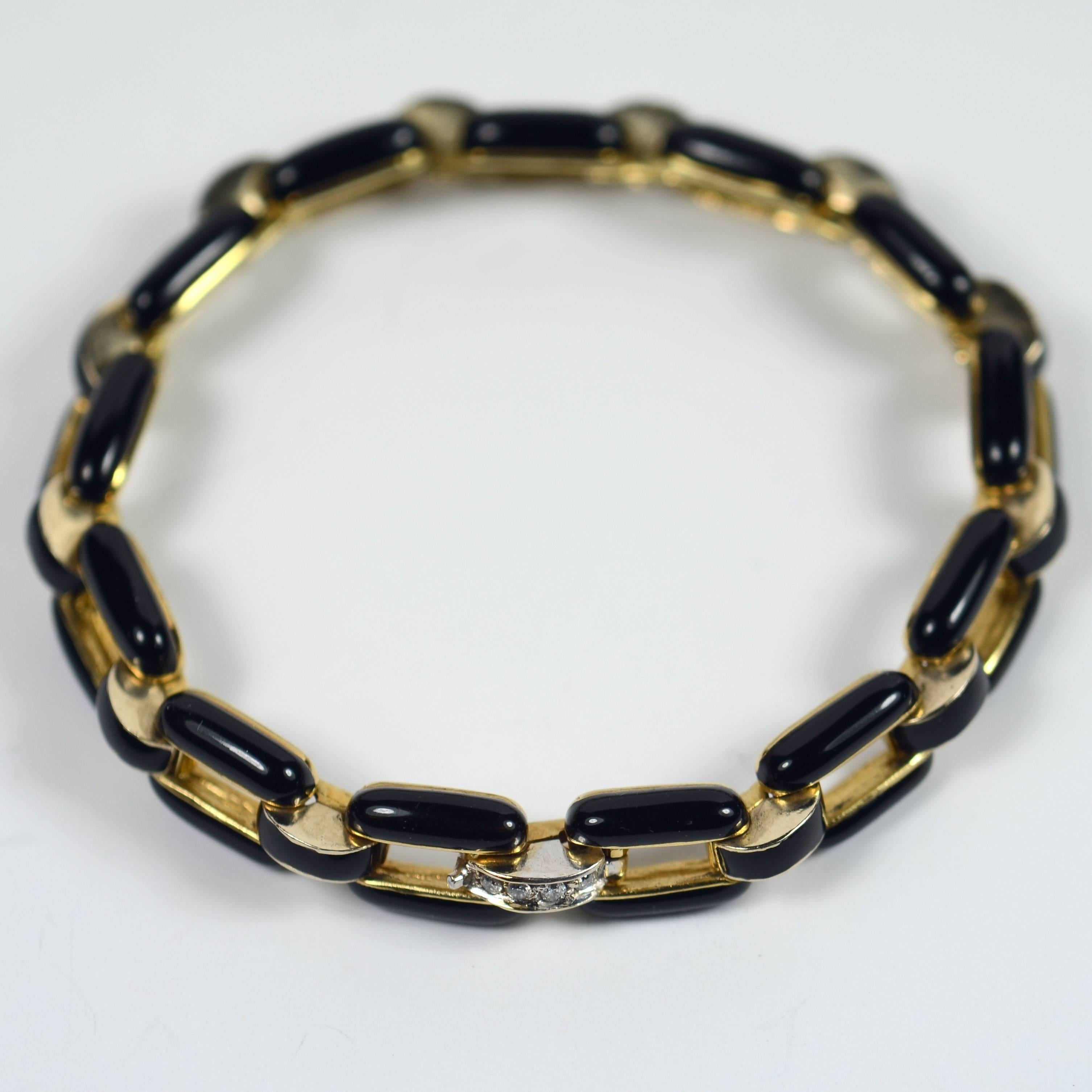 A very chic bracelet in 18 carat gold and black enamel with a diamond clasp detail.  This bracelet shows the monochromatic aesthetic for which the Art Deco period was famed.  

This elegant bracelet is effortlessly smart and extremely wearable.  It