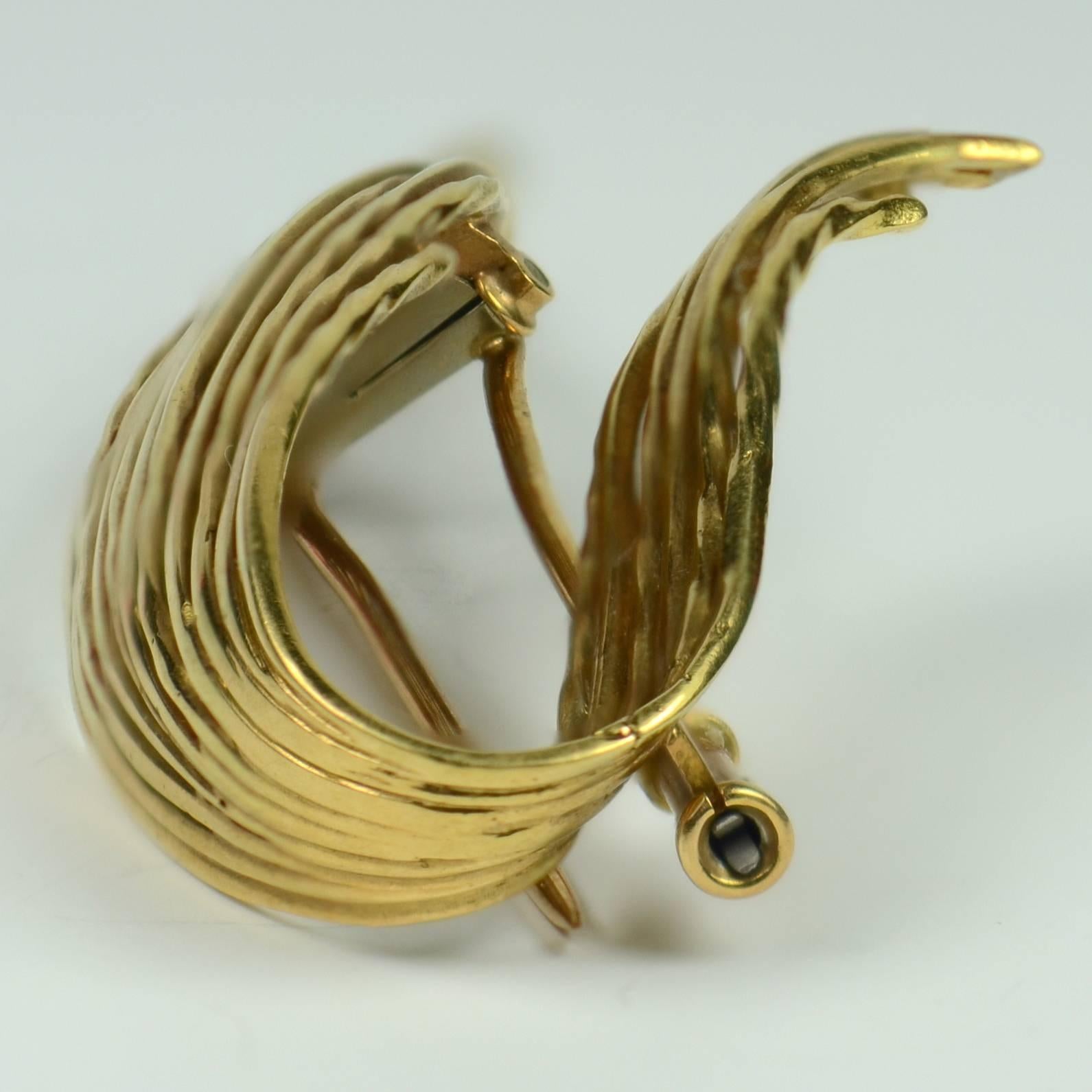 Women's or Men's Pierre Sterlé 1950s Pair of Gold Feather Clip Brooches