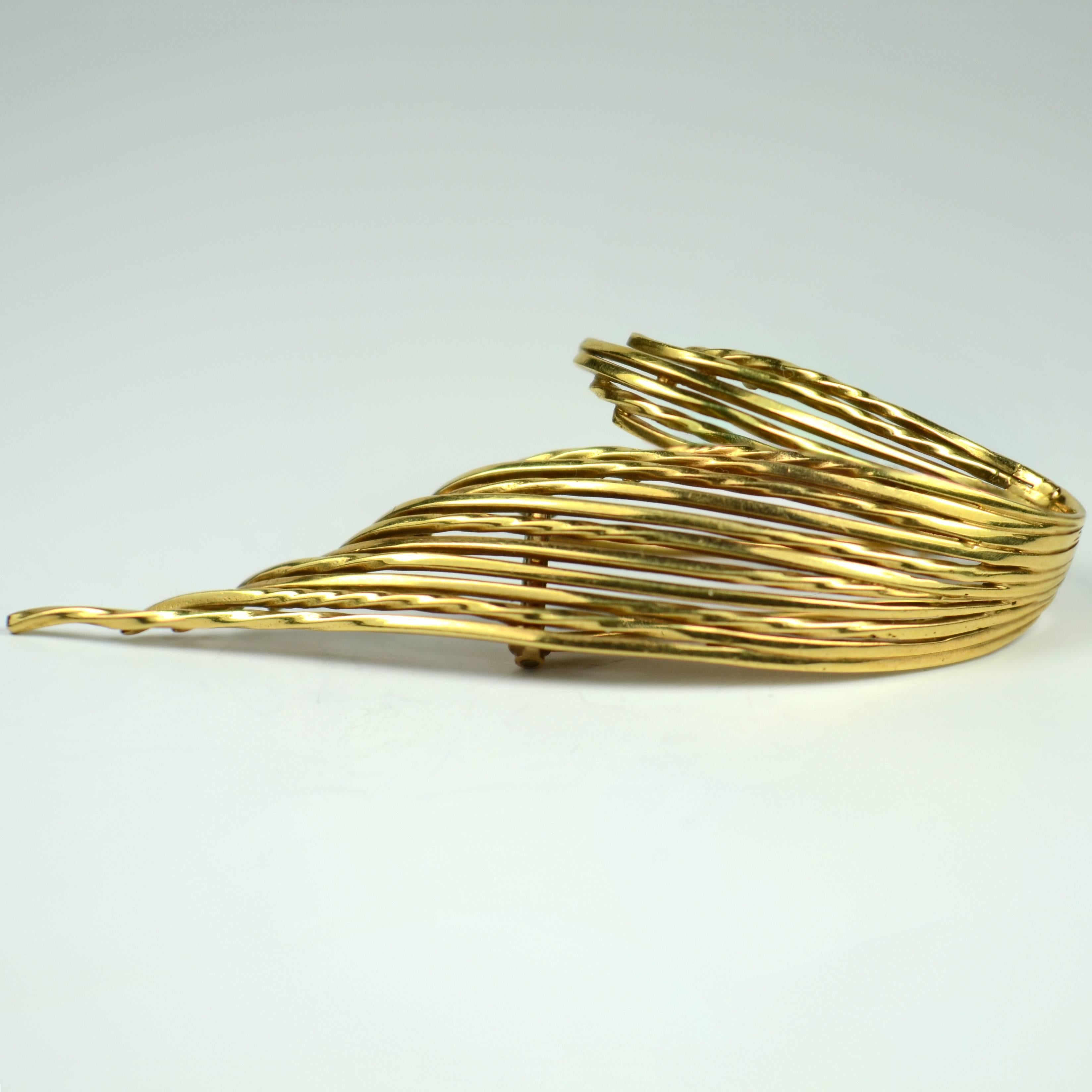 Pierre Sterlé 1950s Pair of Gold Feather Clip Brooches In Good Condition In London, GB