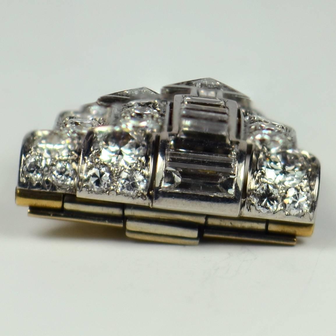 Art Deco White Diamond Platinum Gold Clip Brooch In Good Condition In London, GB