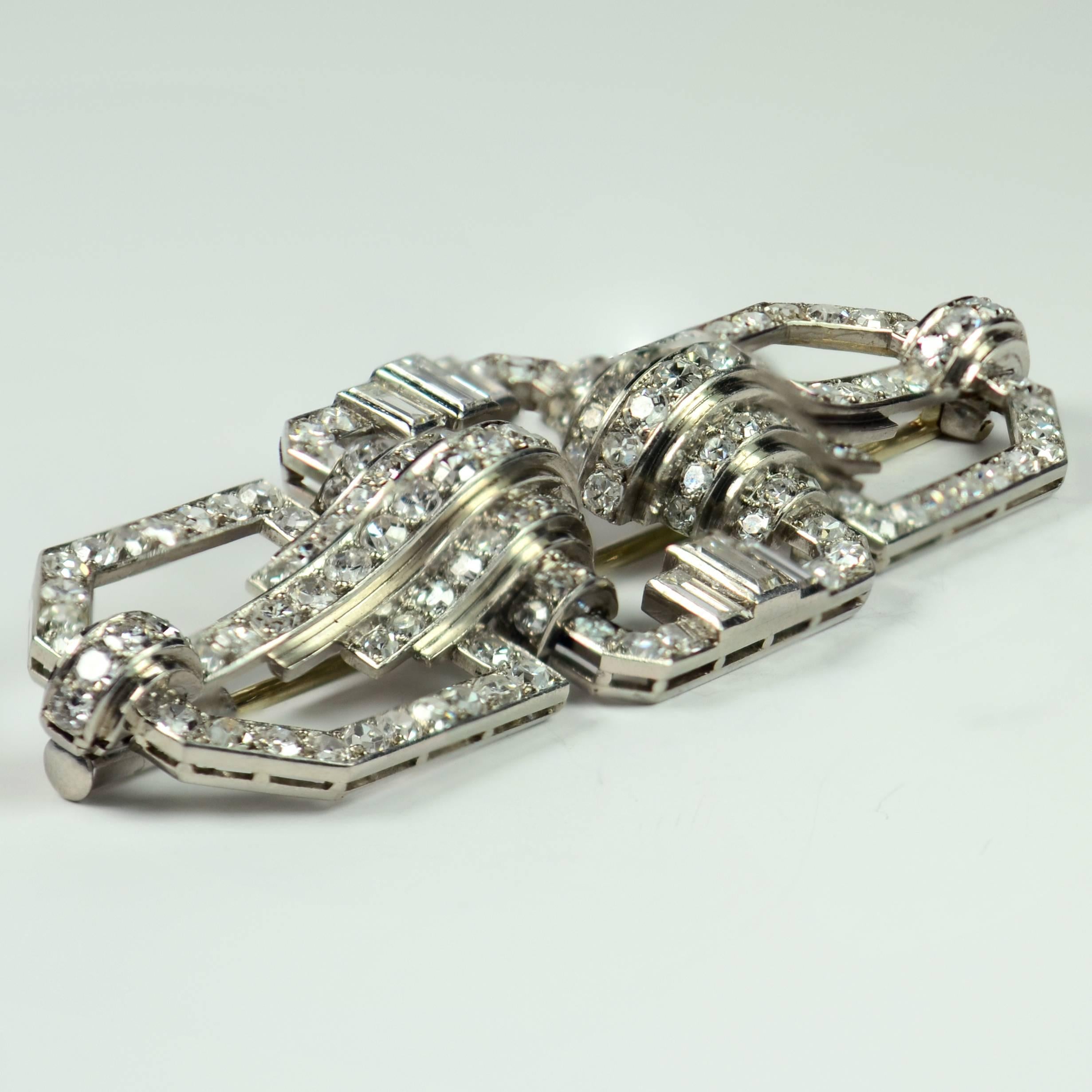 A stylish geometric brooch from the Art Deco era in platinum and diamonds. Set with 148 round single-cut diamonds and 6 baguette cut diamonds with a total approximate weight of 5.50 carats. The diamonds are clean and bright.

The body of the brooch