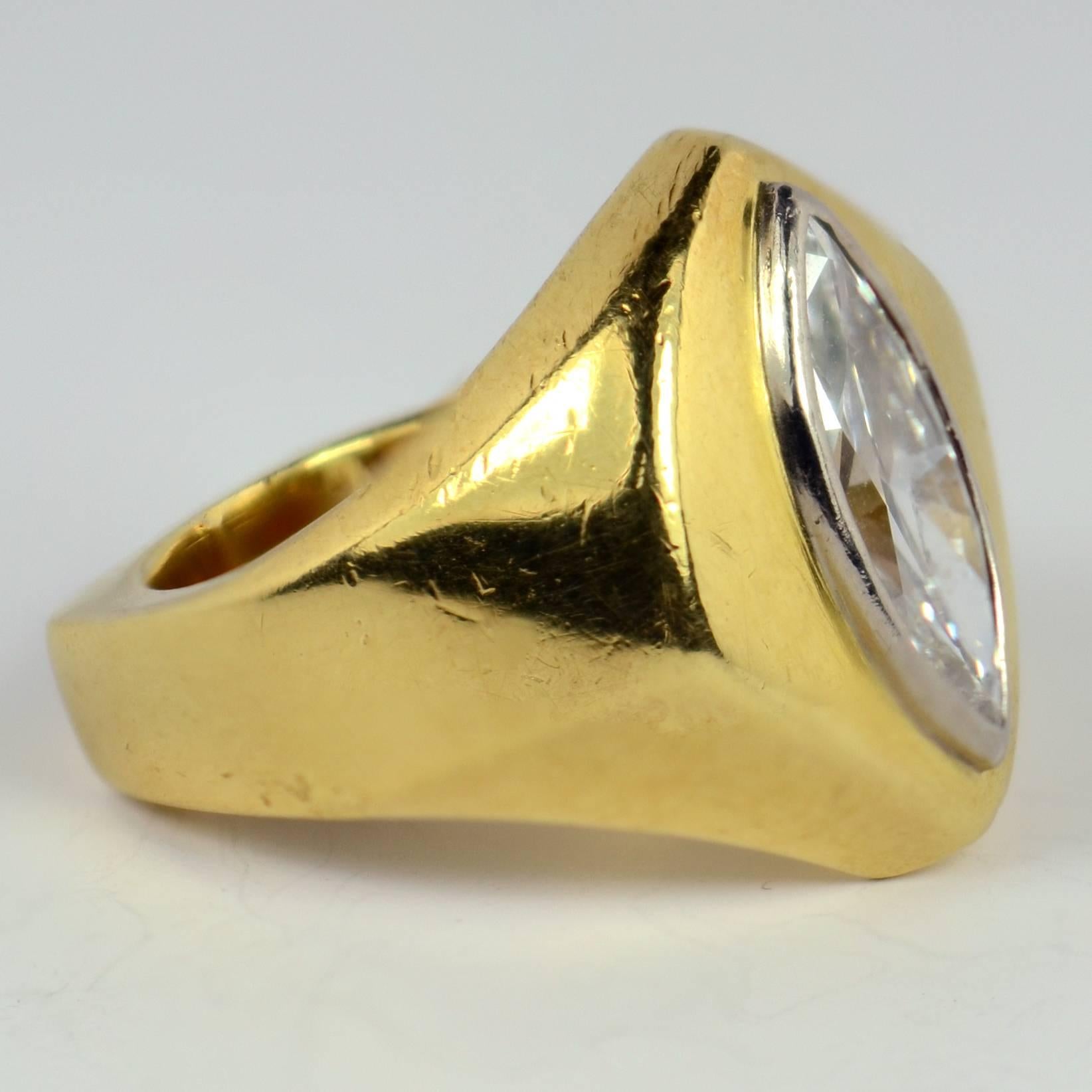 2.25 Carat Marquise Diamond Gold Asymmetric Ring In Good Condition In London, GB