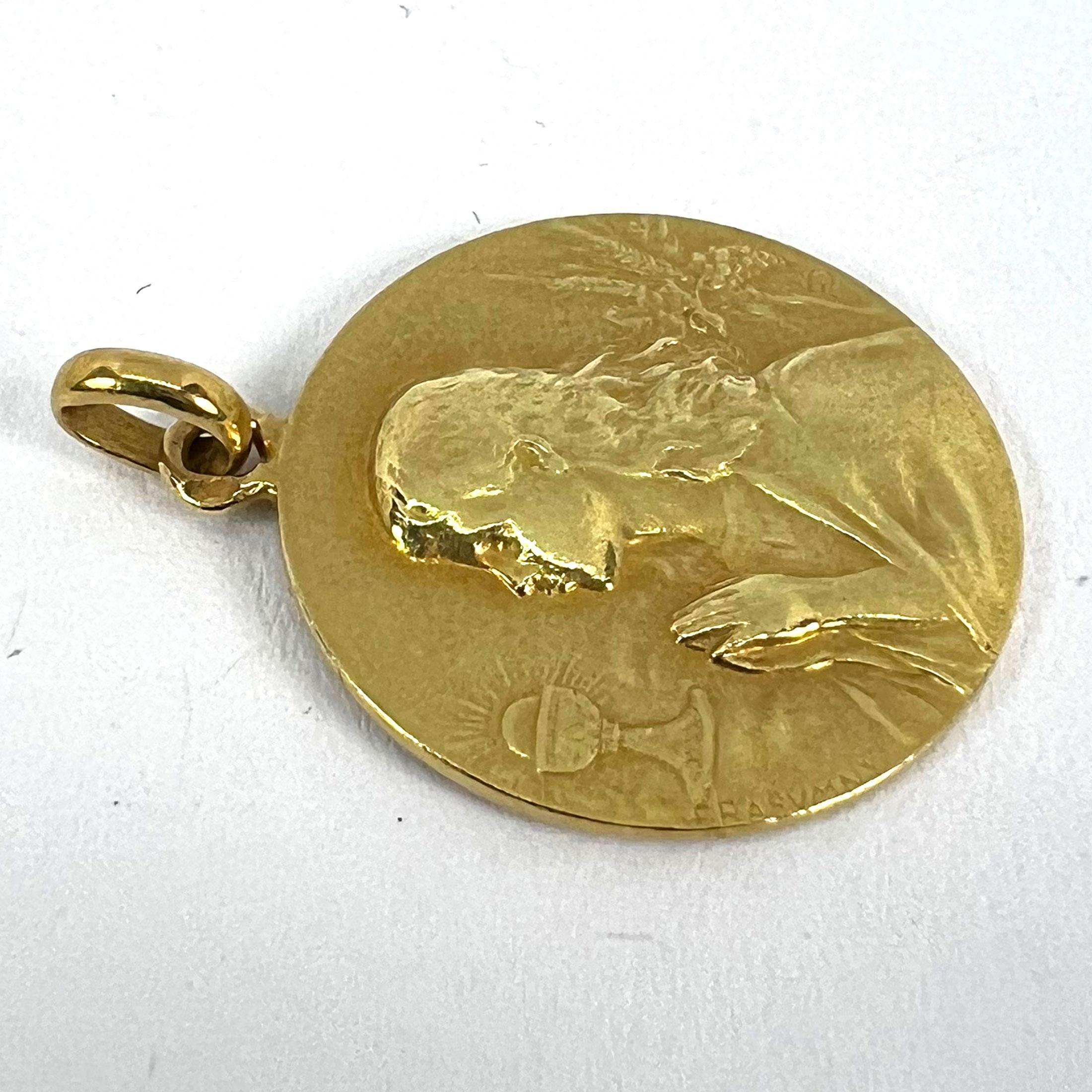Pendule française de la première communauté rasumny en or jaune 18 carats représentant la récolte du vin et du blé en vente 9
