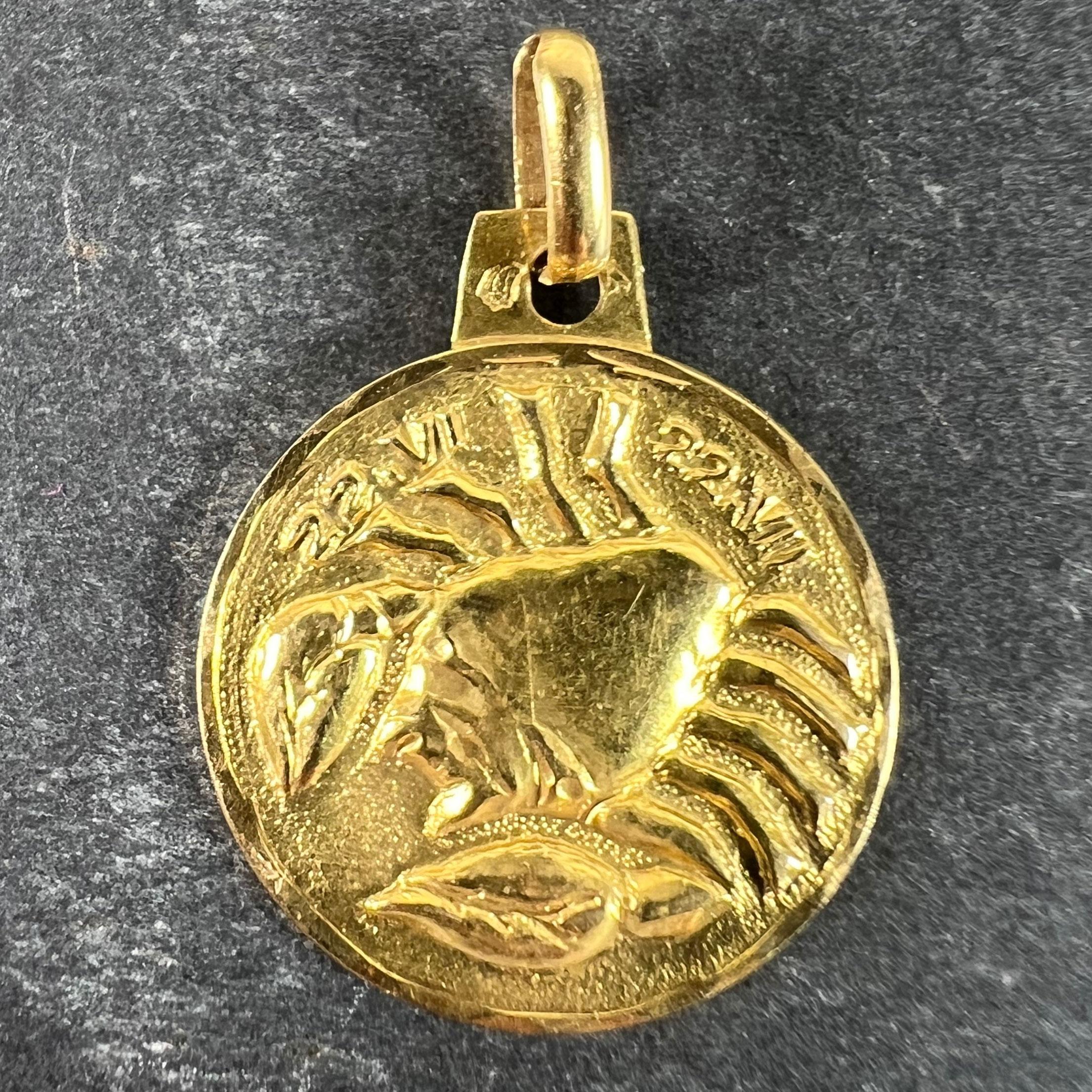 Colgante francés de oro amarillo de 18 quilates (18K) diseñado según el signo zodiacal de Cáncer, que representa un cangrejo con las fechas 22-VI - 22-VII. Estampado con la cabeza del águila francesa de oro de 18 quilates.

Dimensiones: 2 x 1,6 x