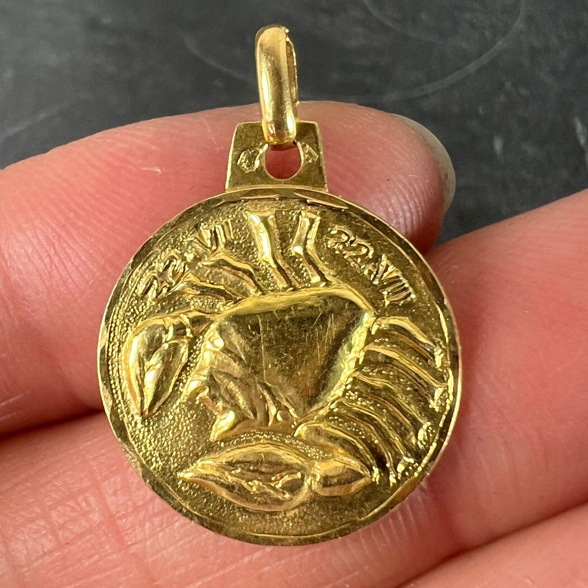 Colgante Encanto Cáncer Zodíaco Francés de Oro Amarillo de 18 Kilates en venta 1