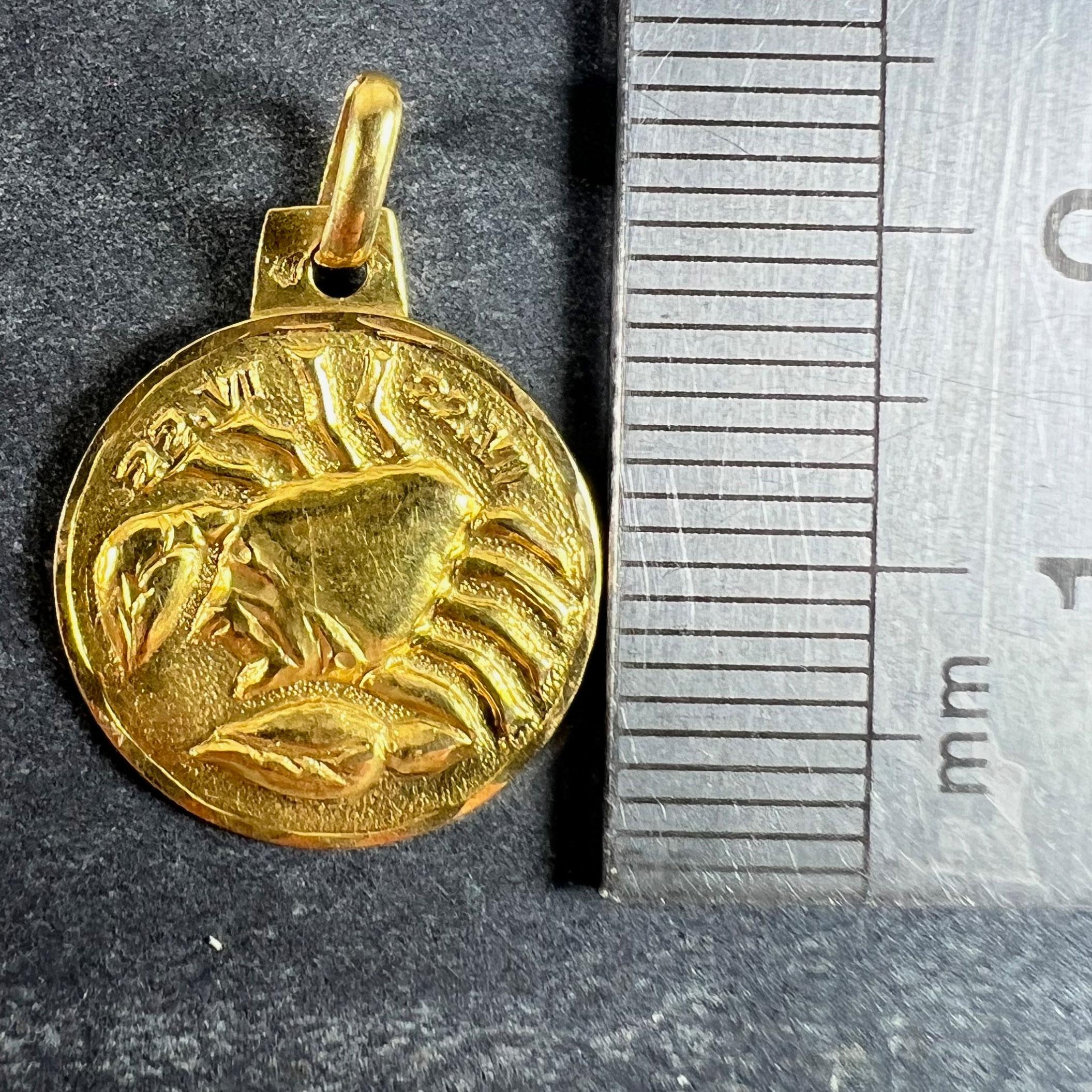Colgante Encanto Cáncer Zodíaco Francés de Oro Amarillo de 18 Kilates en venta 5