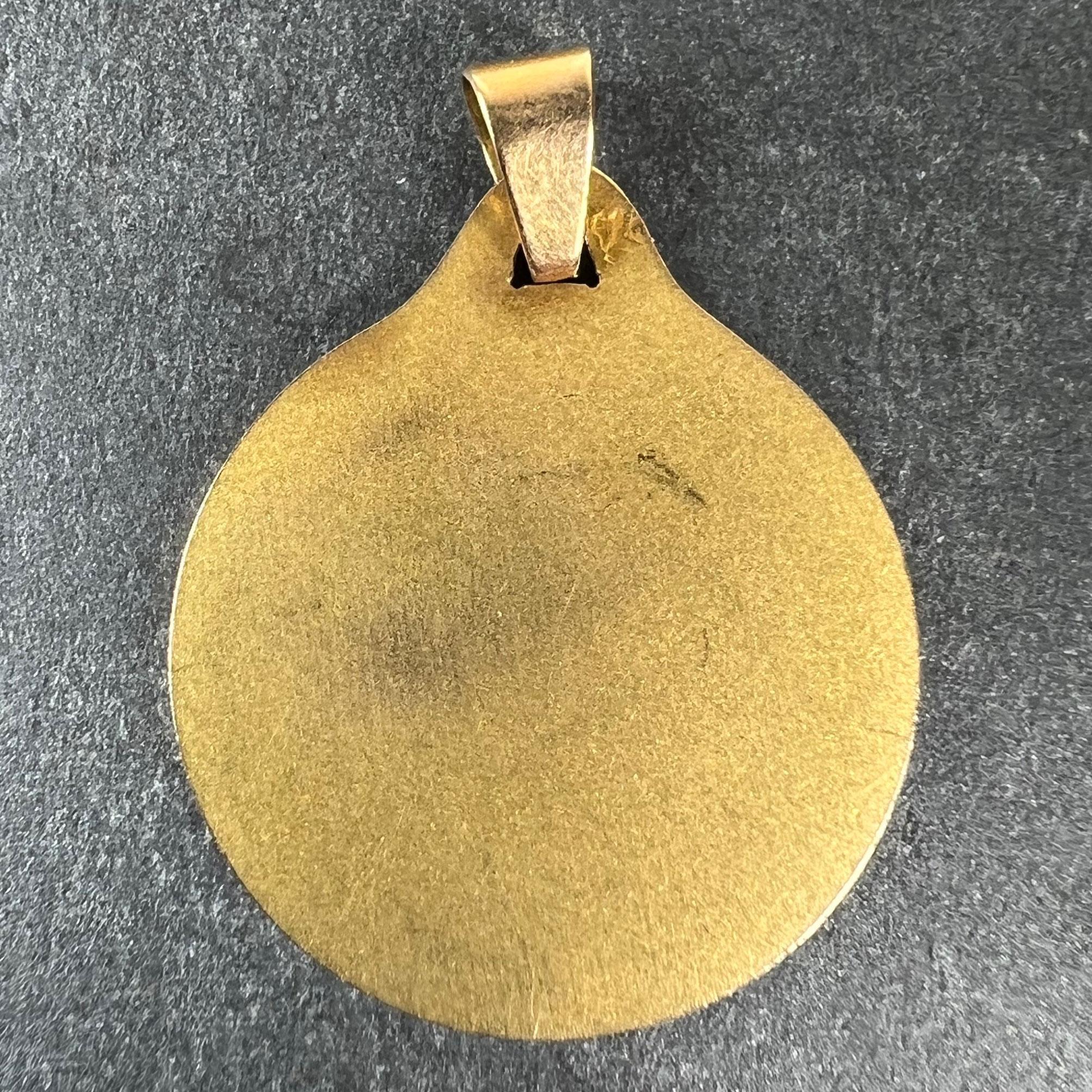 Pendentif médaille de la Vierge Marie en or jaune 18 carats Bon état - En vente à London, GB