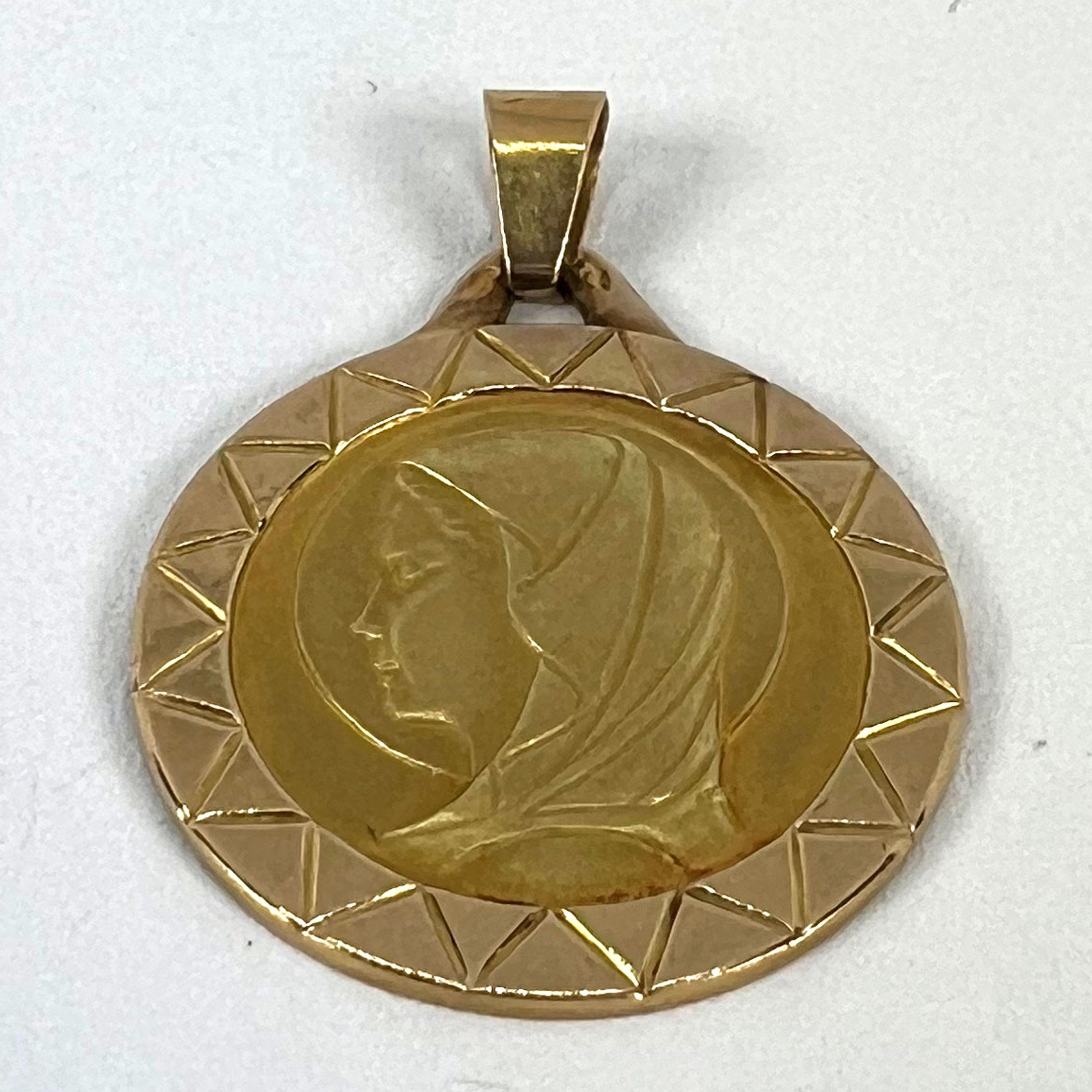 Pendentif médaille de la Vierge Marie en or jaune 18 carats en vente 9