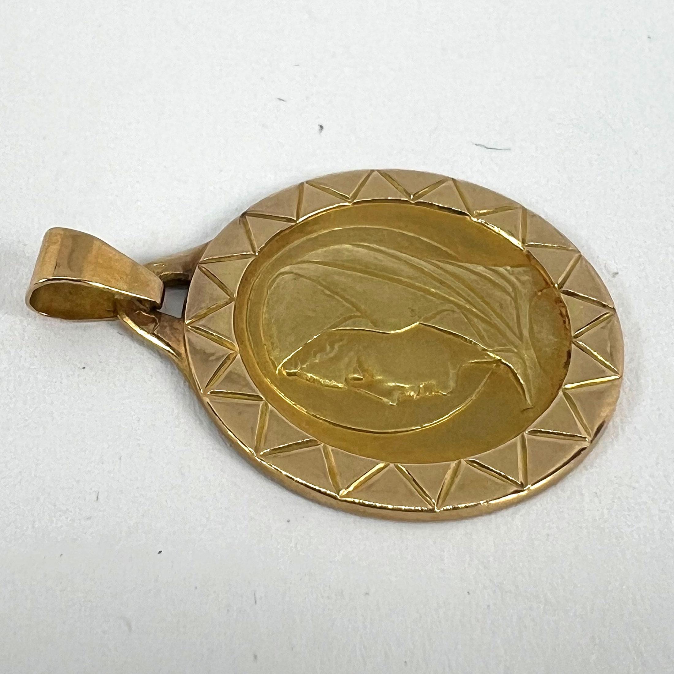 Pendentif médaille de la Vierge Marie en or jaune 18 carats en vente 10