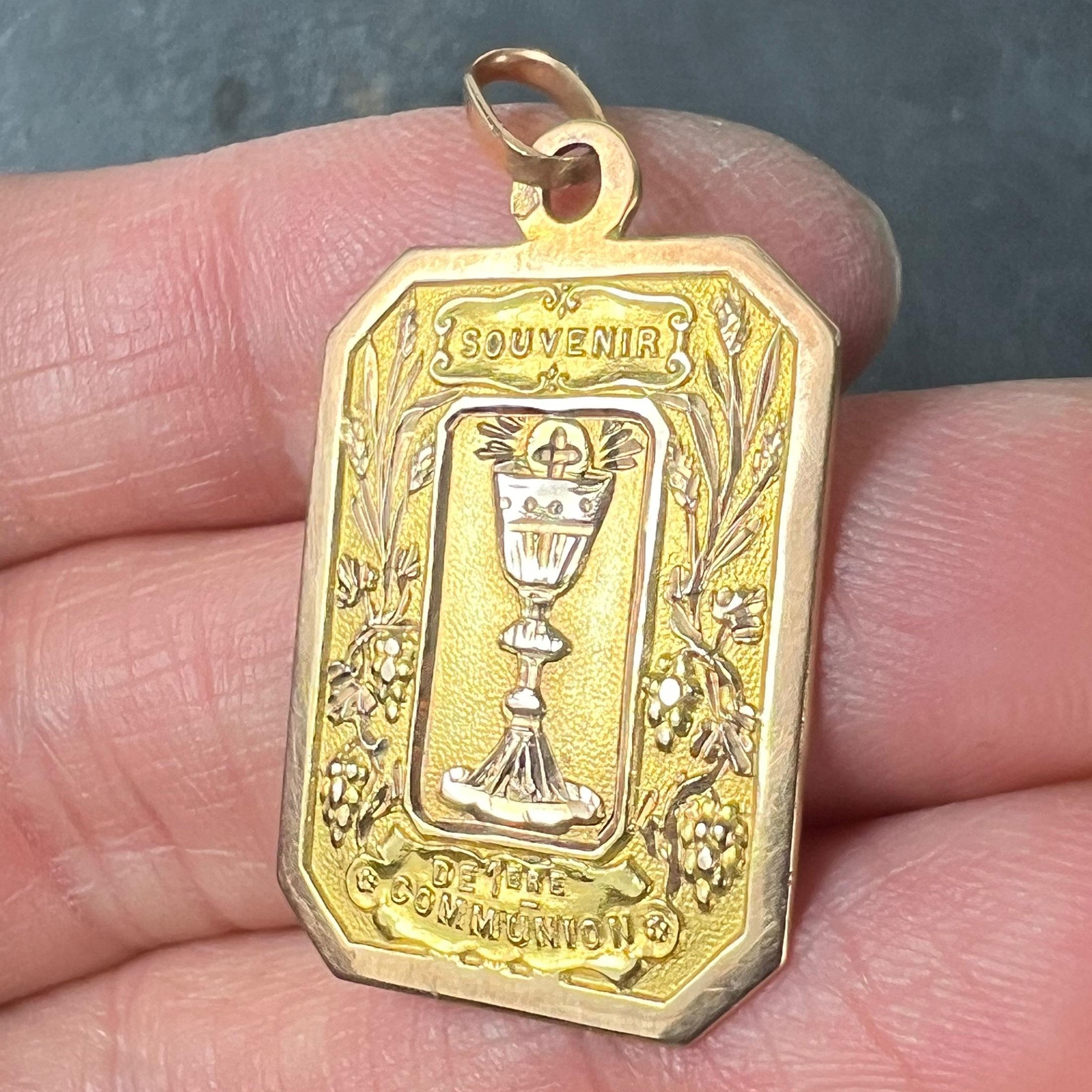 Colgante con medalla de oro amarillo rosa de 18 quilates de la Primera Comunión francesa en venta 2