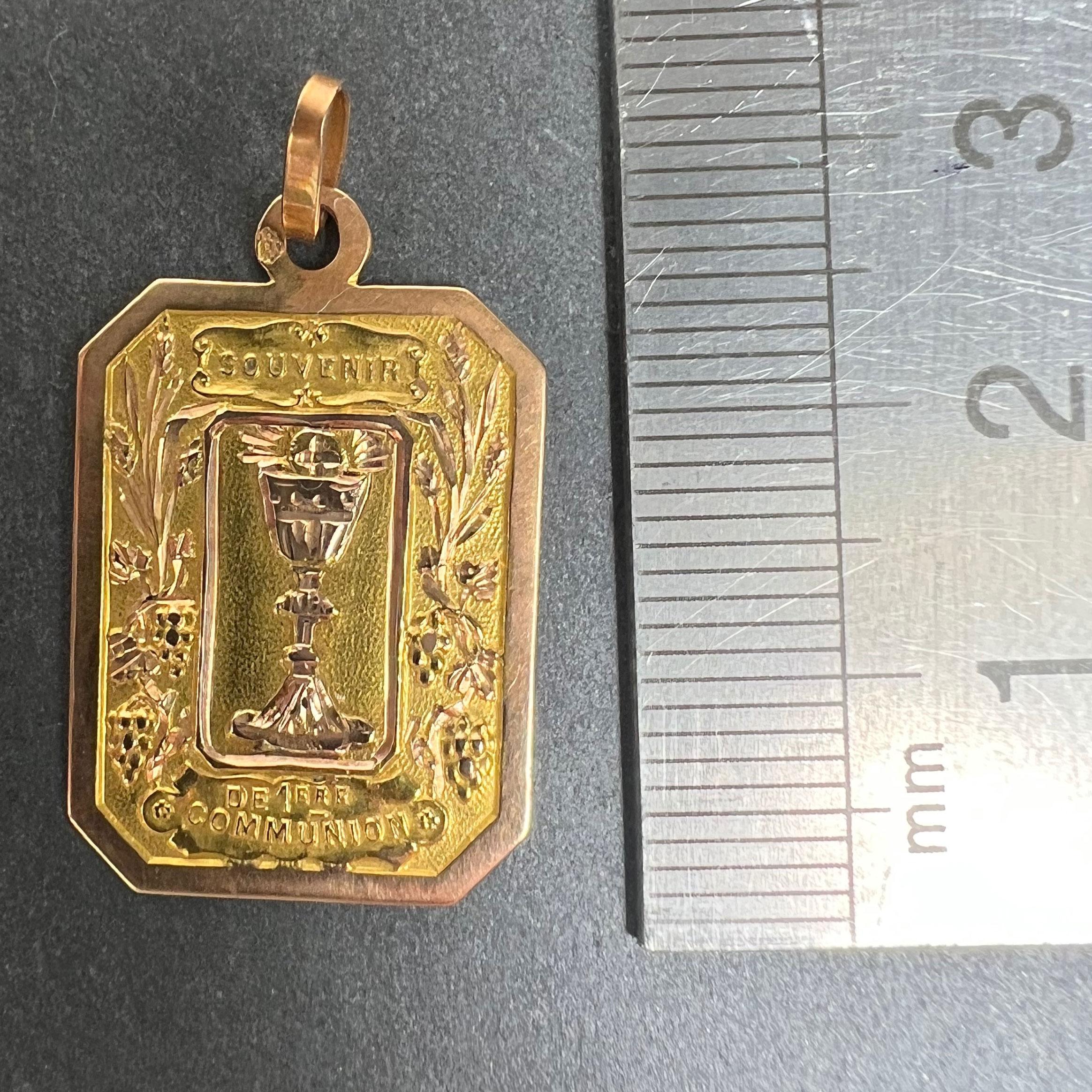 Colgante con medalla de oro amarillo rosa de 18 quilates de la Primera Comunión francesa en venta 6