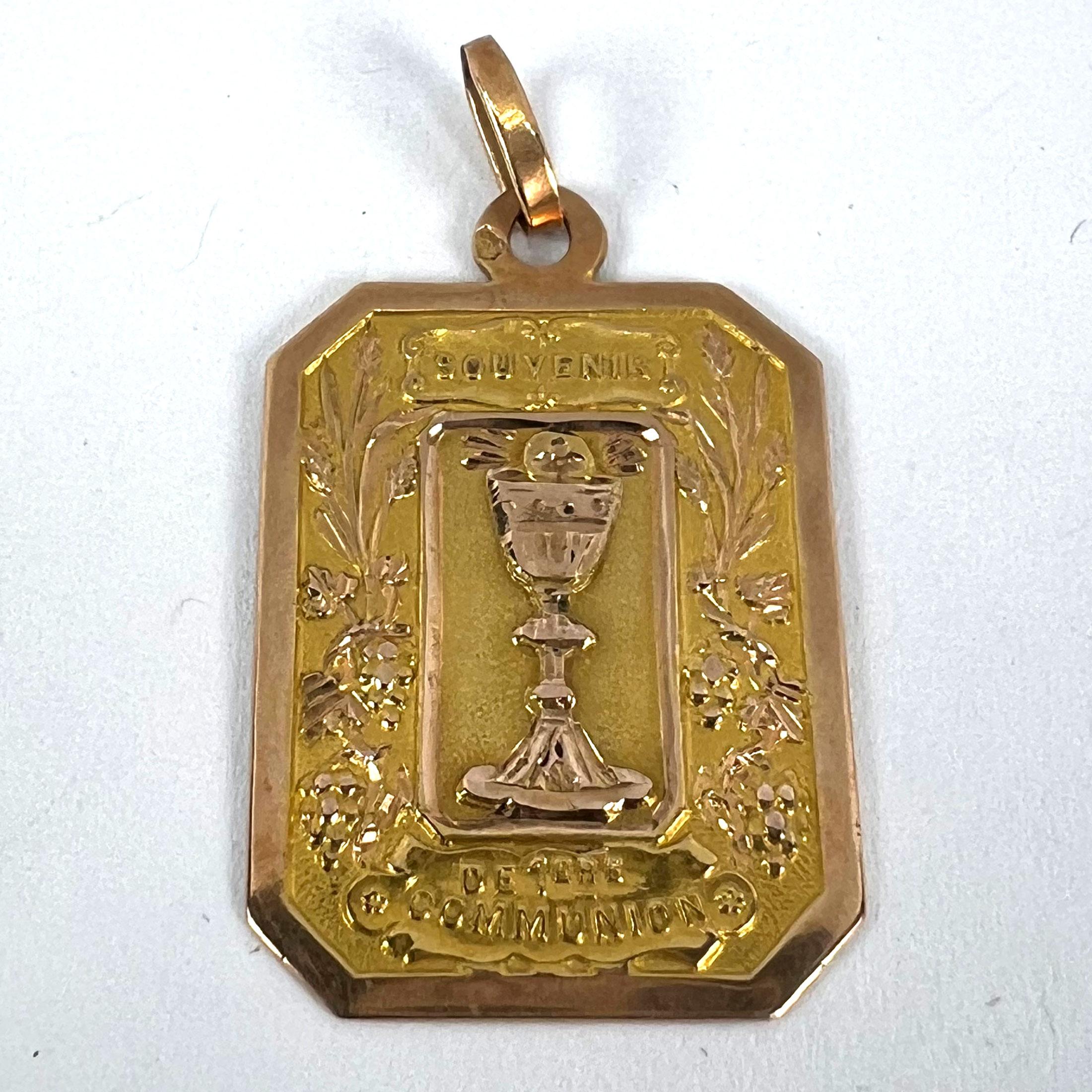 Colgante con medalla de oro amarillo rosa de 18 quilates de la Primera Comunión francesa en venta 9