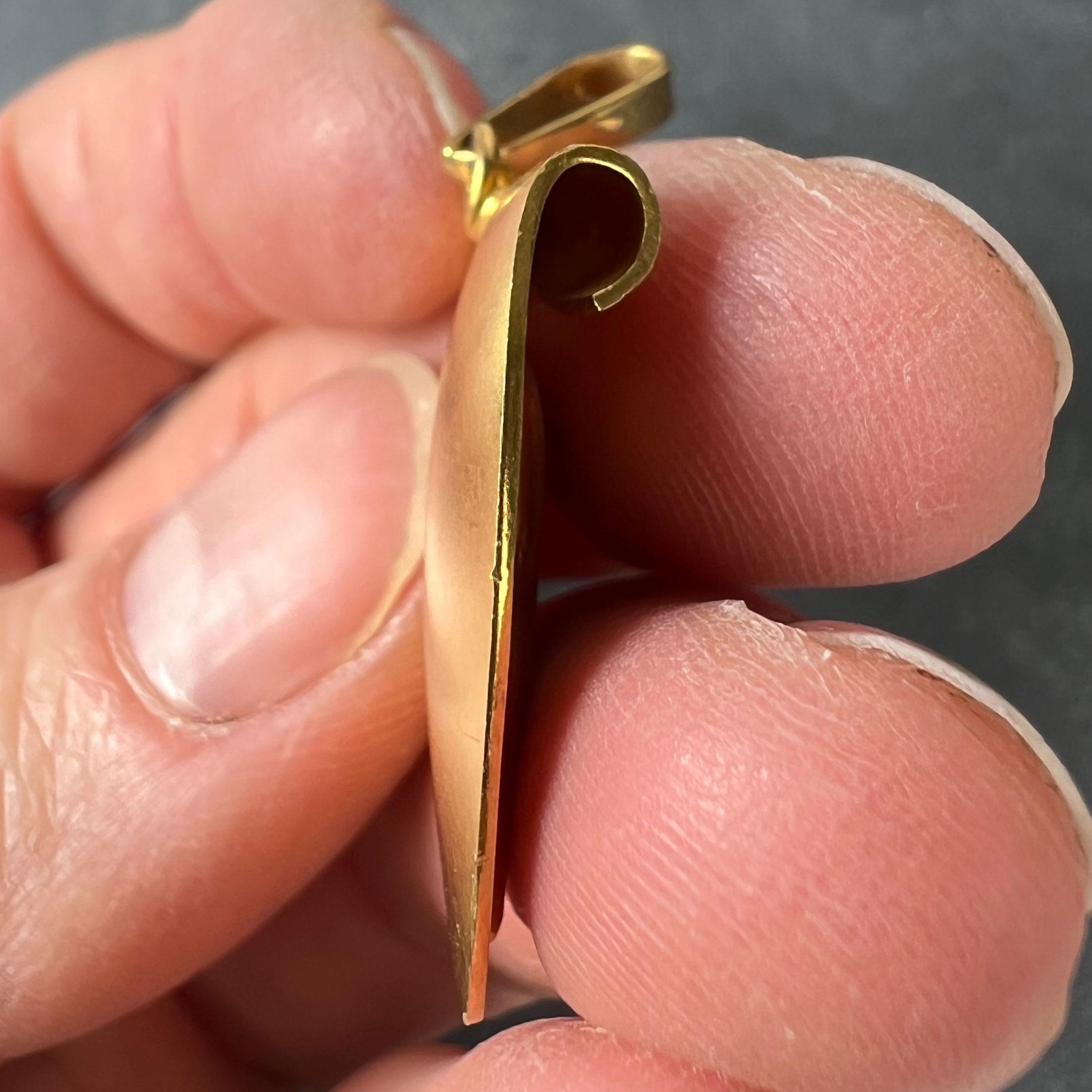 Pendentif Médaille en or jaune 18K en forme de coeur de la Vierge Marie française 3