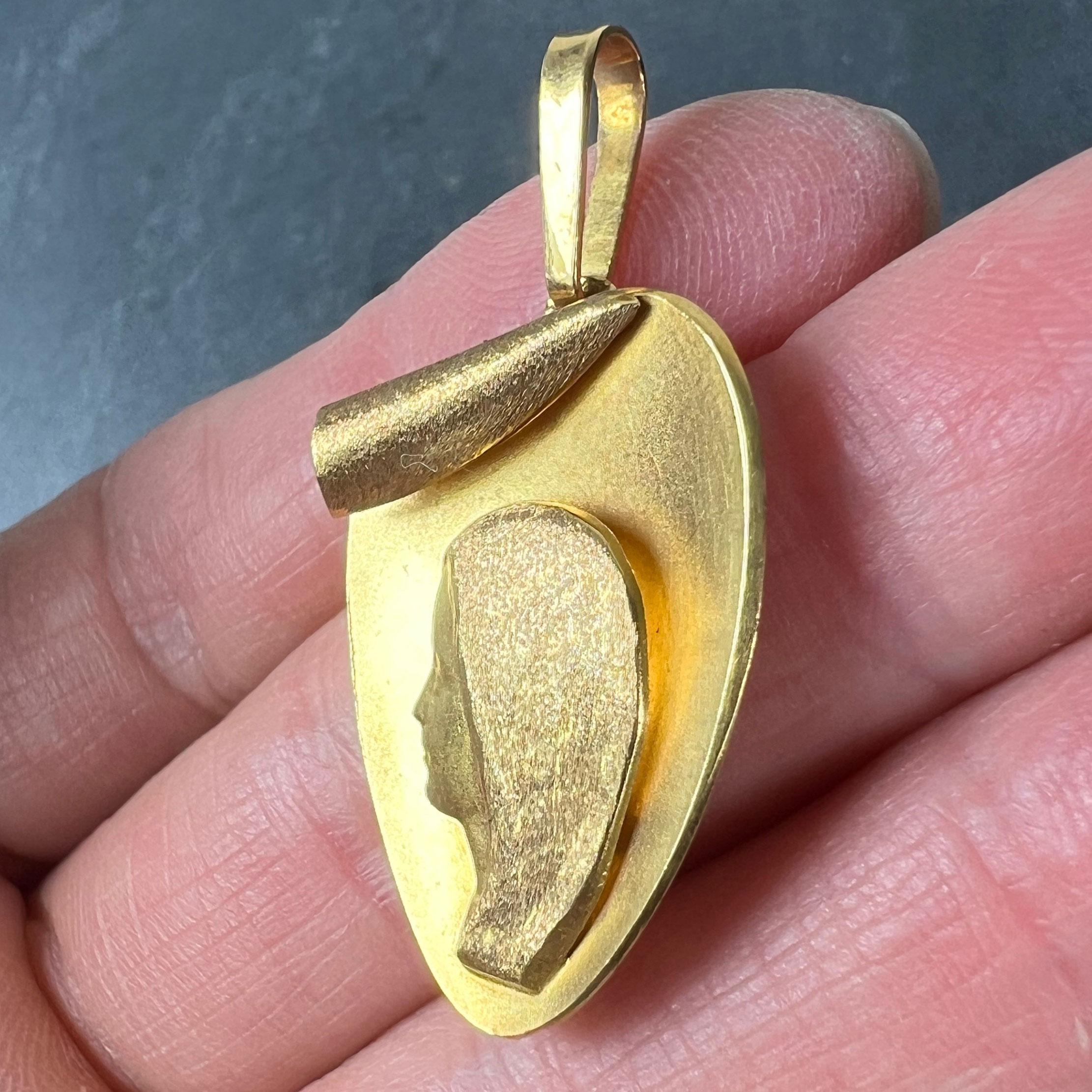 Pendentif Médaille en or jaune 18K en forme de coeur de la Vierge Marie française 1