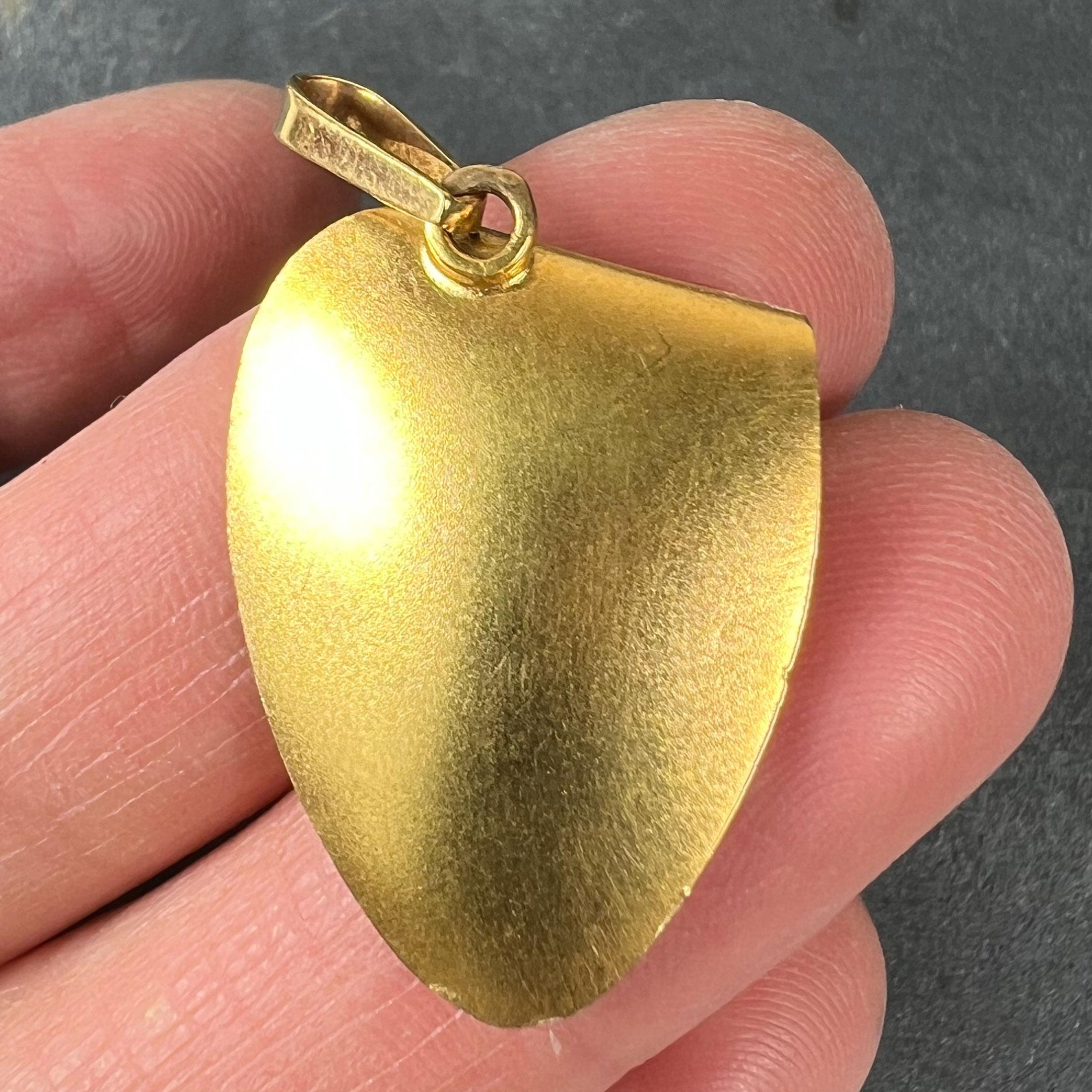 Pendentif Médaille en or jaune 18K en forme de coeur de la Vierge Marie française 4
