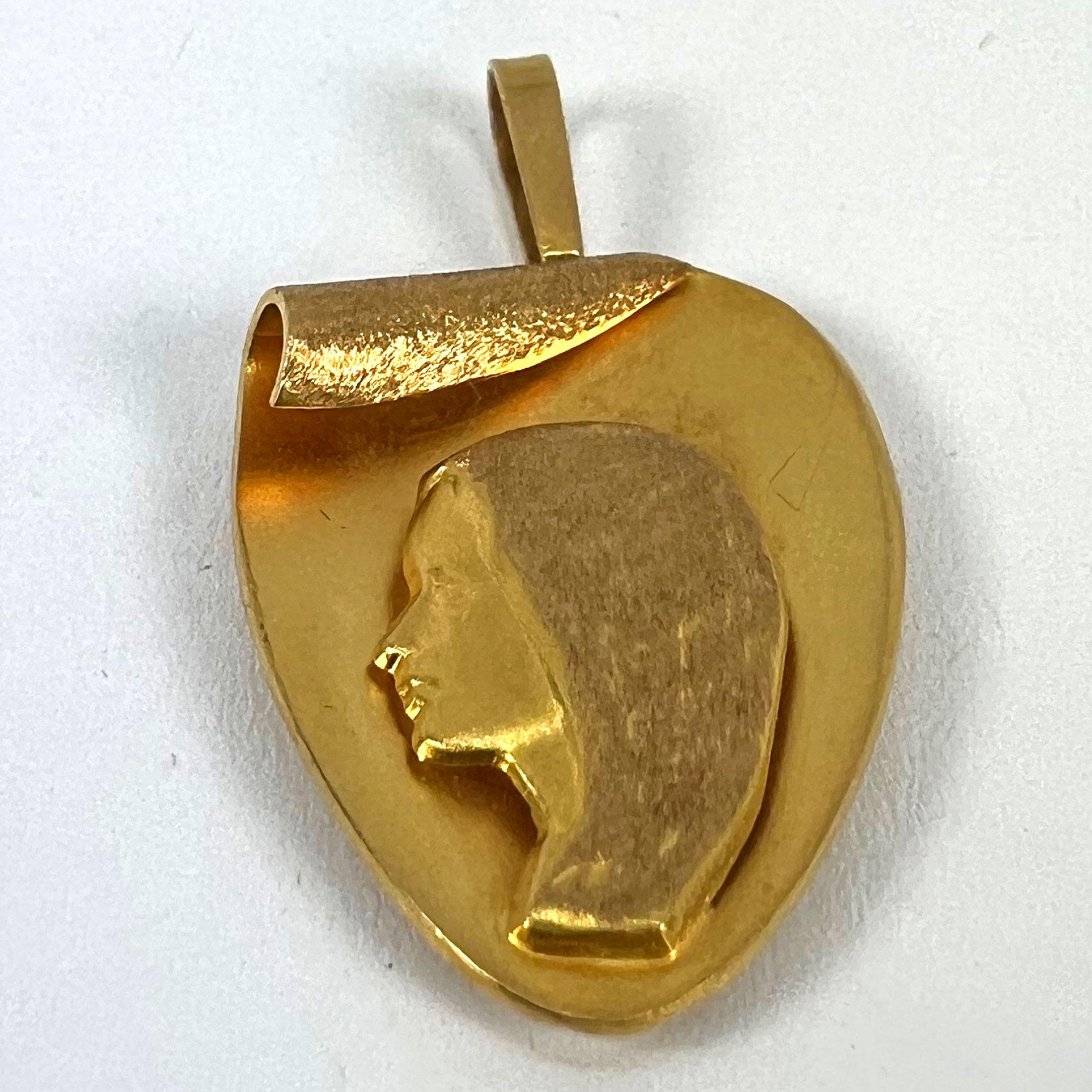 Pendentif Médaille en or jaune 18K en forme de coeur de la Vierge Marie française 9