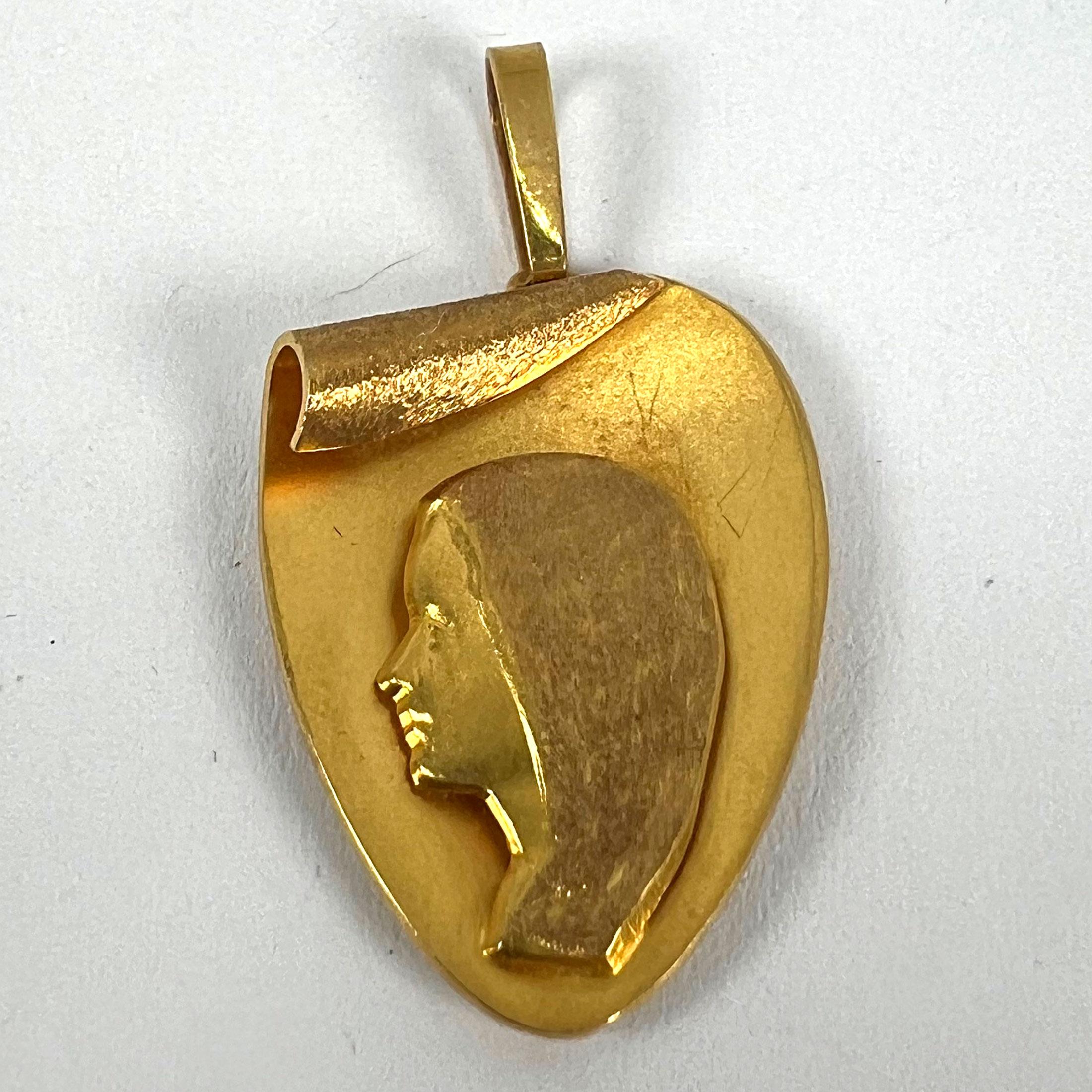 Pendentif Médaille en or jaune 18K en forme de coeur de la Vierge Marie française 8