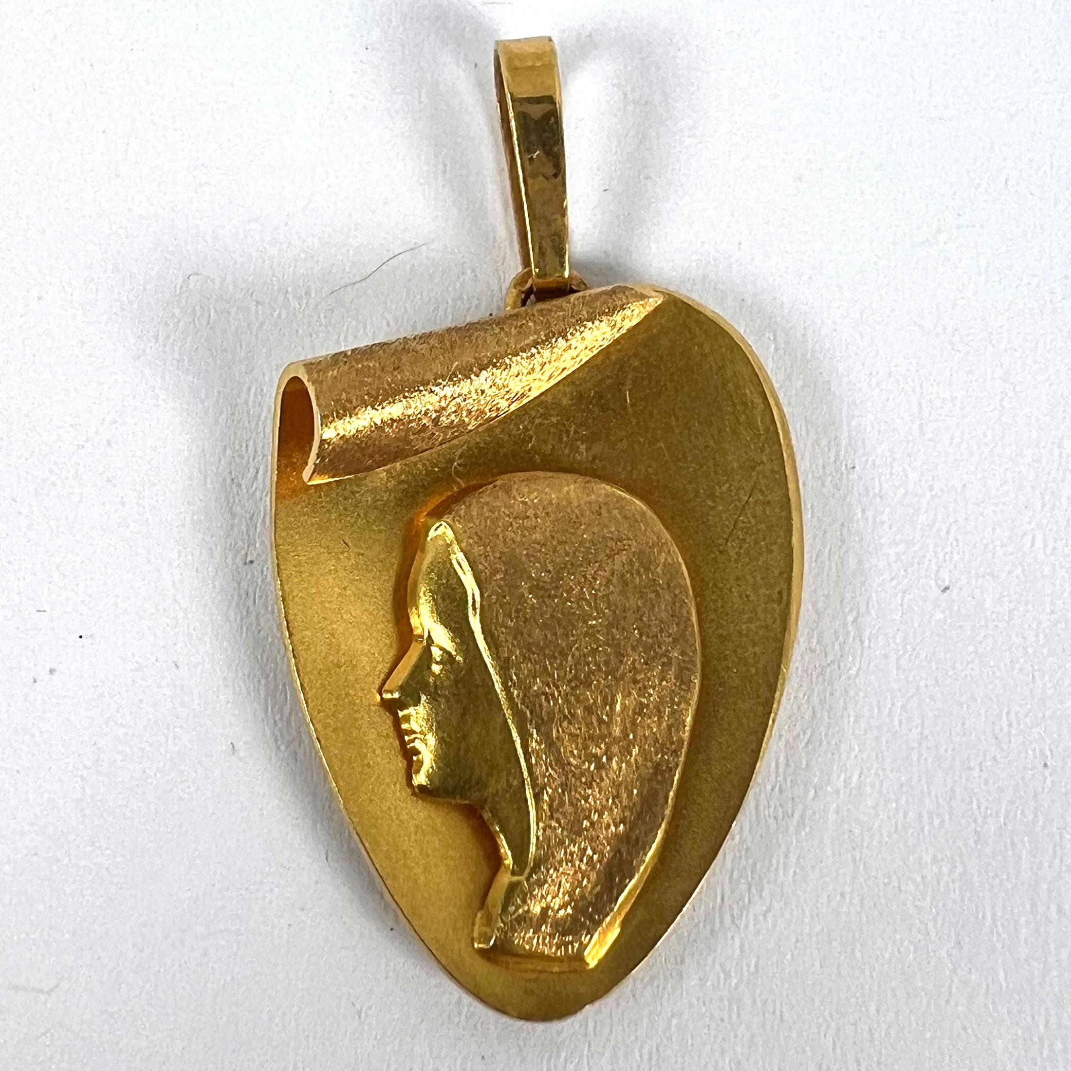Pendentif Médaille en or jaune 18K en forme de coeur de la Vierge Marie française 7