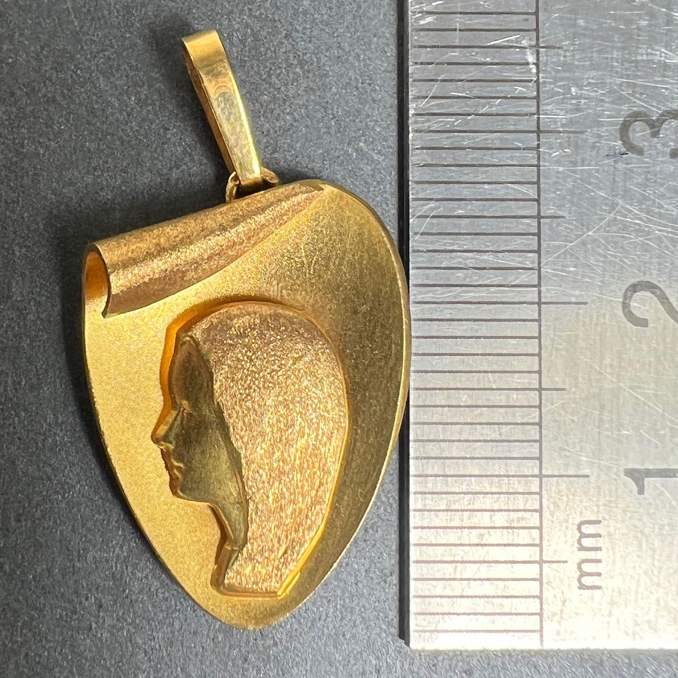 Pendentif Médaille en or jaune 18K en forme de coeur de la Vierge Marie française 5