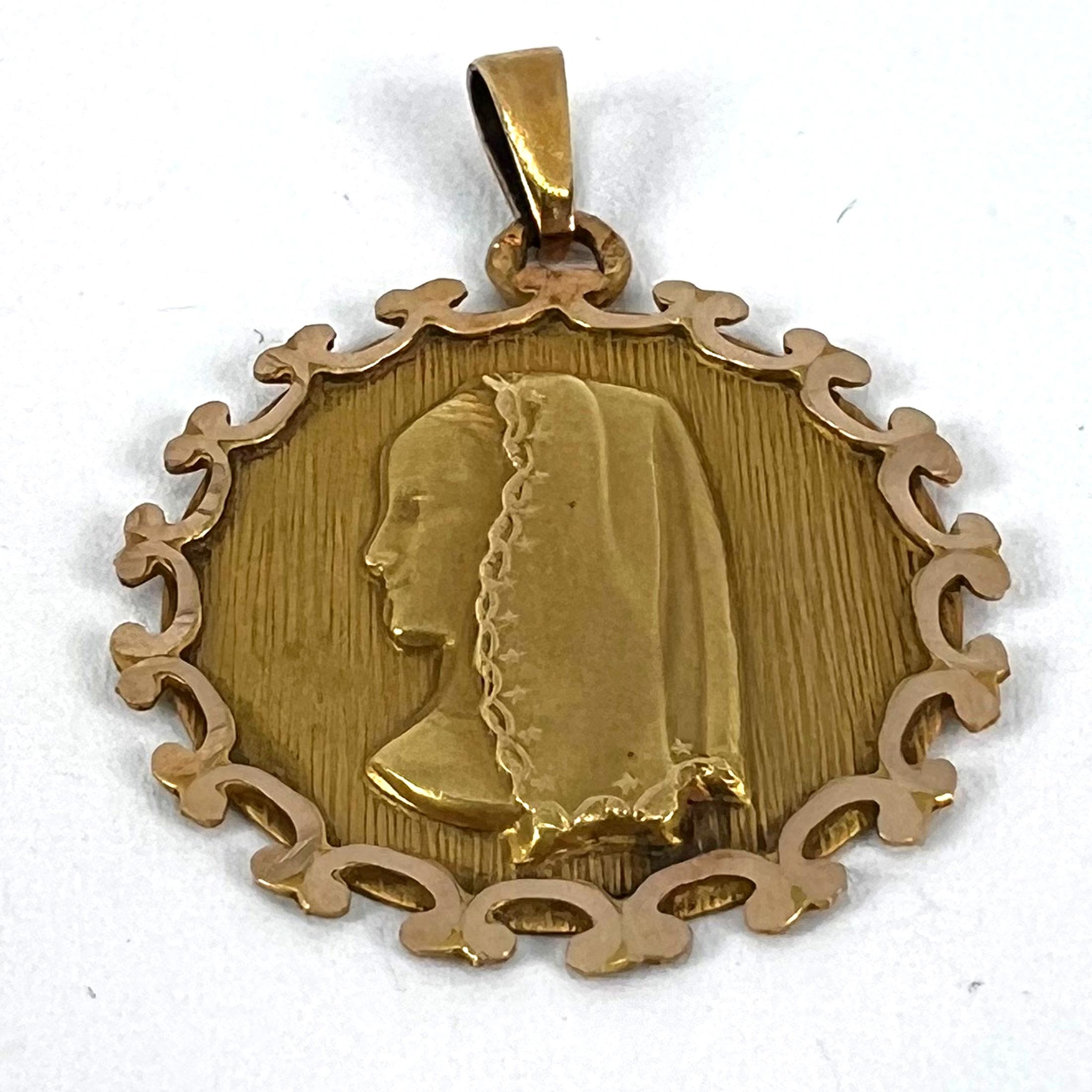 Vintage French Virgin Mary 18K Yellow Gold Medal Pendant en venta 10