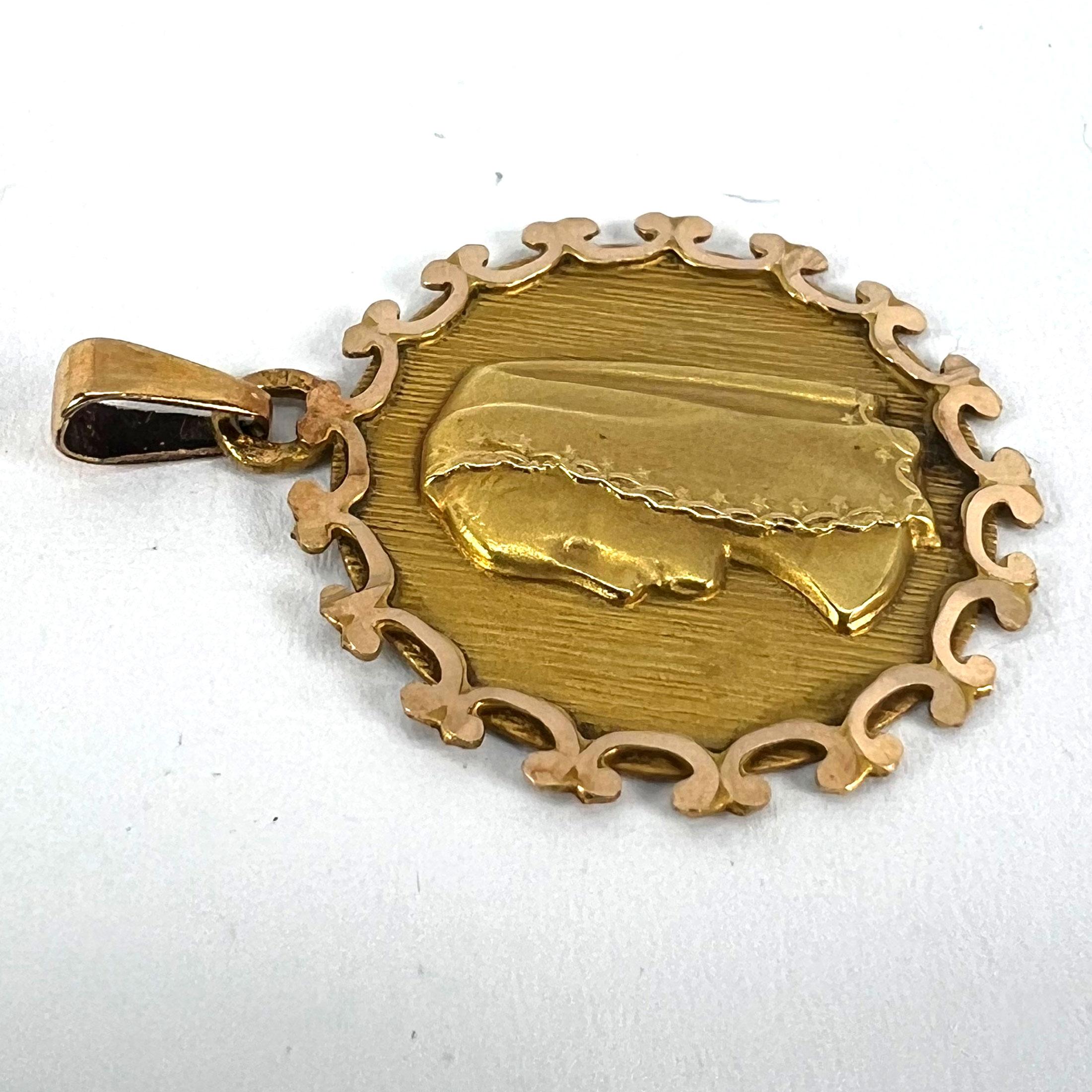 Vintage French Virgin Mary 18K Yellow Gold Medal Pendant en venta 11