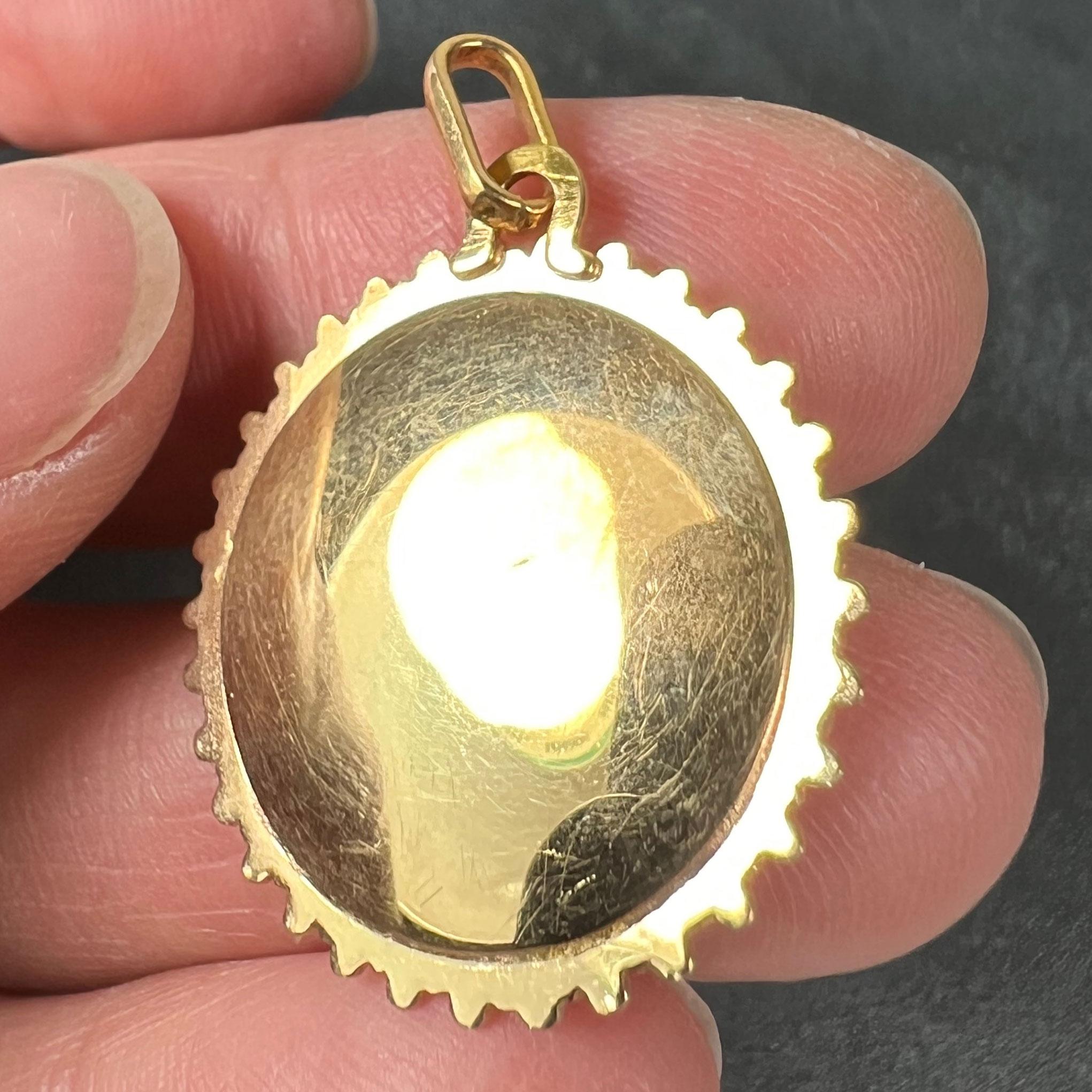 Ciondolo con medaglia in oro giallo rosa francese Perroud Virgin Mary 18K in vendita 5