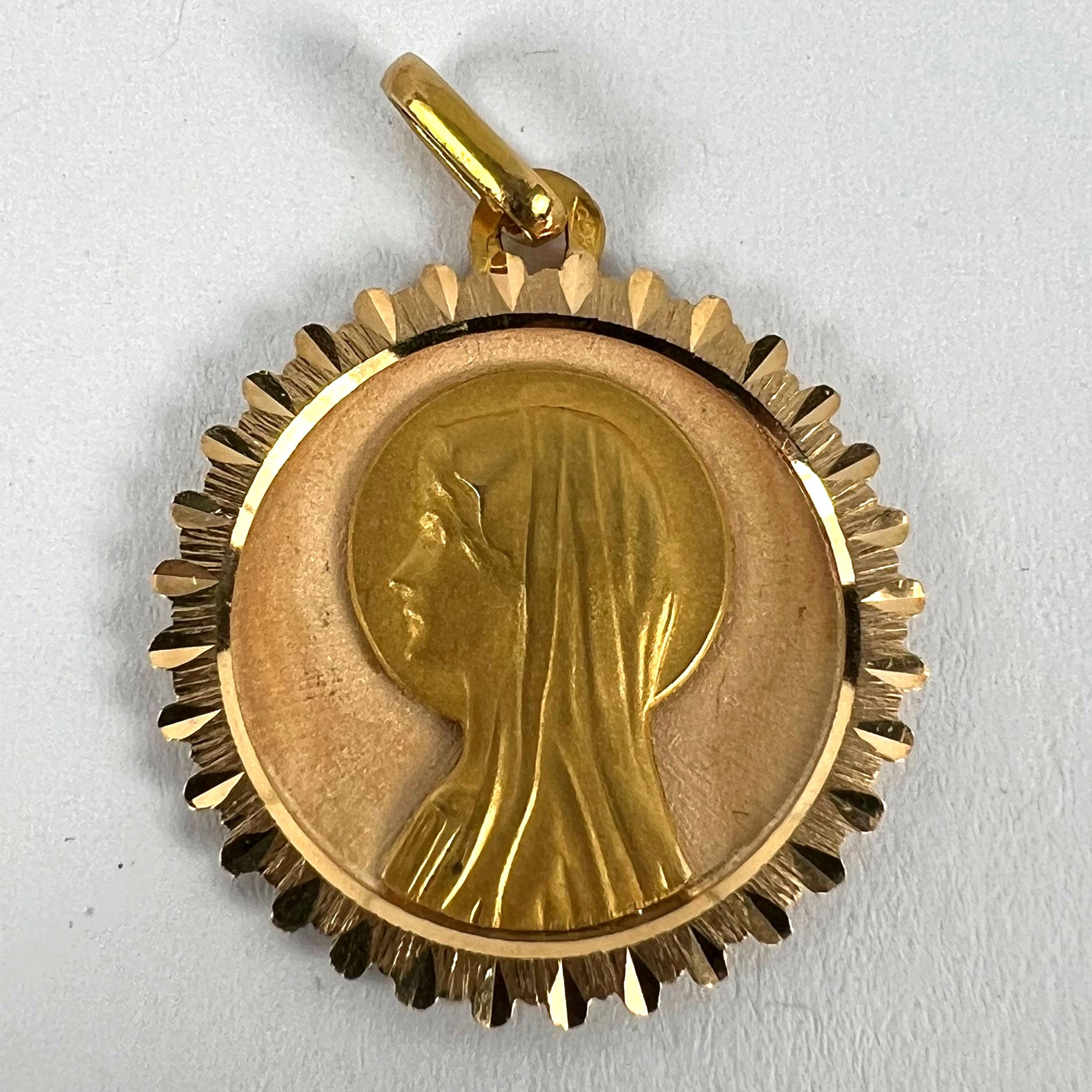 Ciondolo con medaglia in oro giallo rosa francese Perroud Virgin Mary 18K in vendita 8