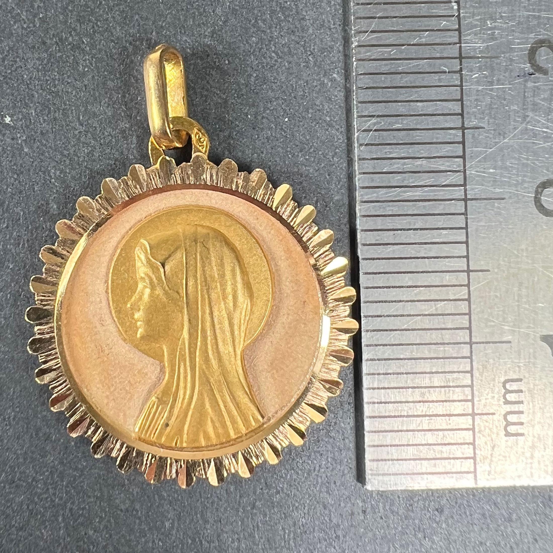 Ciondolo con medaglia in oro giallo rosa francese Perroud Virgin Mary 18K in vendita 6