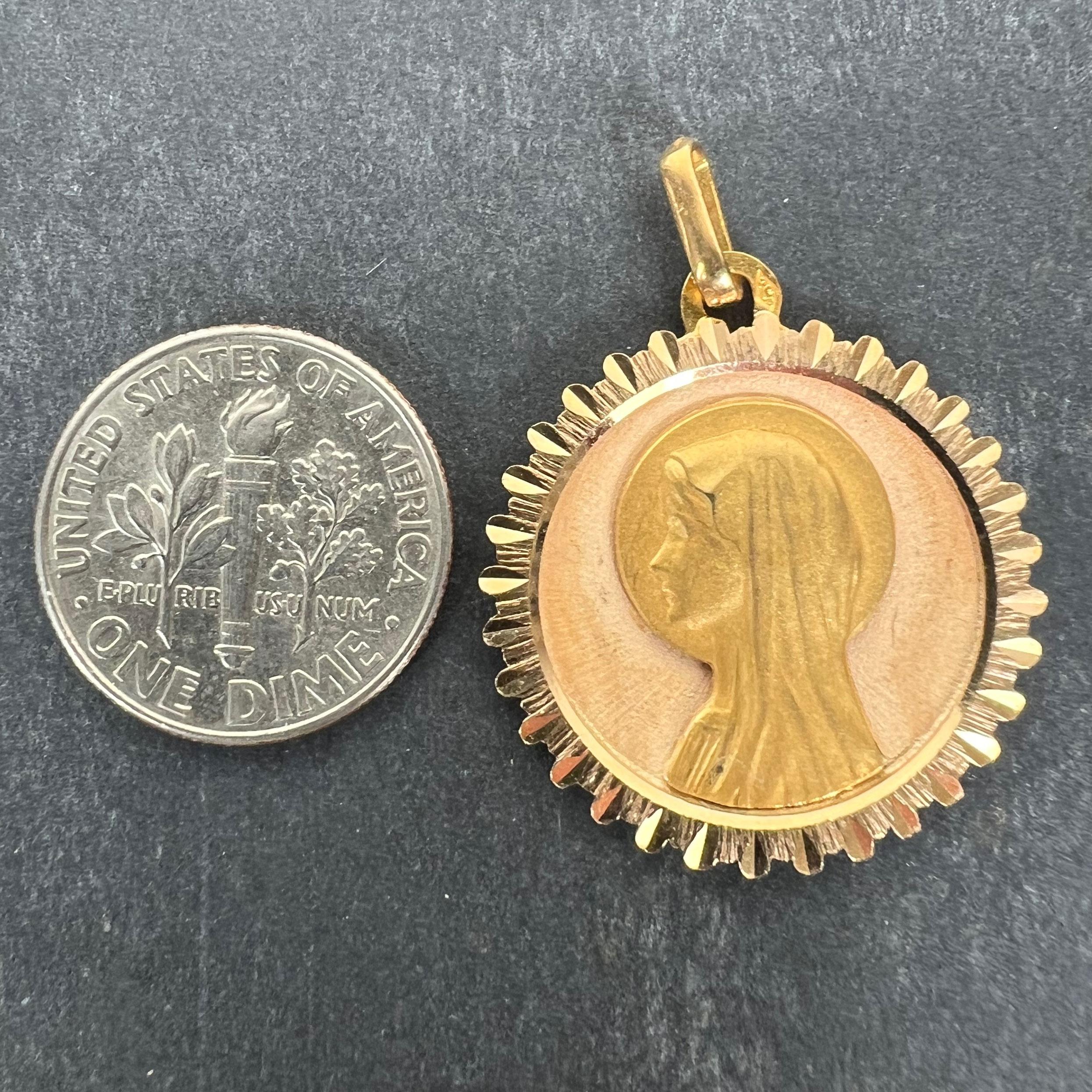 Ciondolo con medaglia in oro giallo rosa francese Perroud Virgin Mary 18K in vendita 7