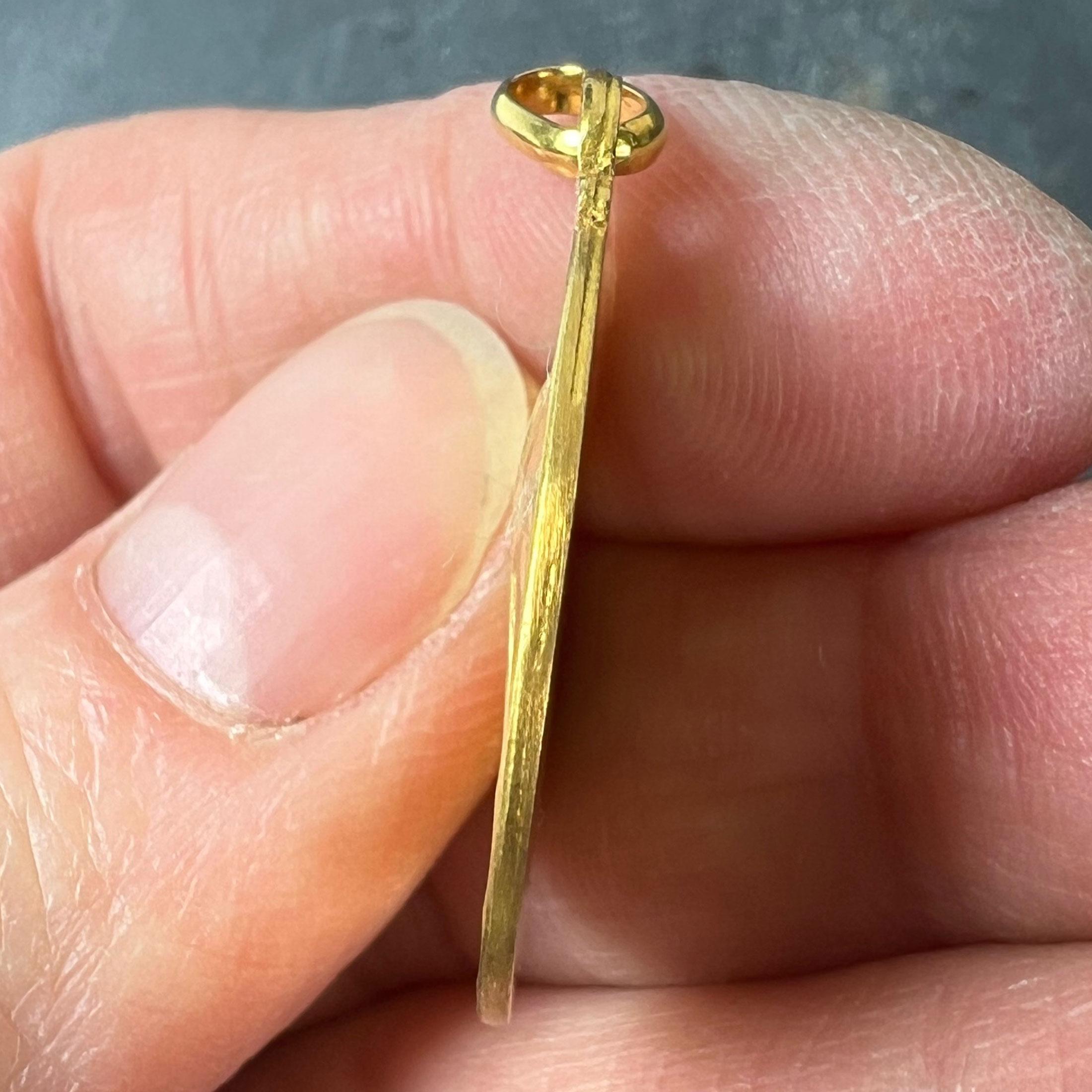 Vintage French Virgin Mary 18K Yellow Gold Sunburst Medal Pendant For Sale 1