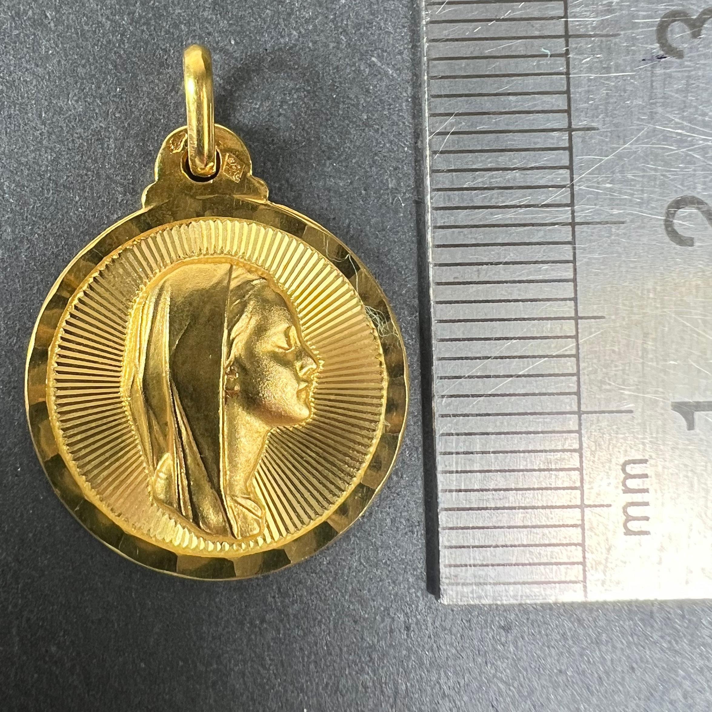 Vintage French Virgin Mary 18K Yellow Gold Sunburst Medal Pendant For Sale 3