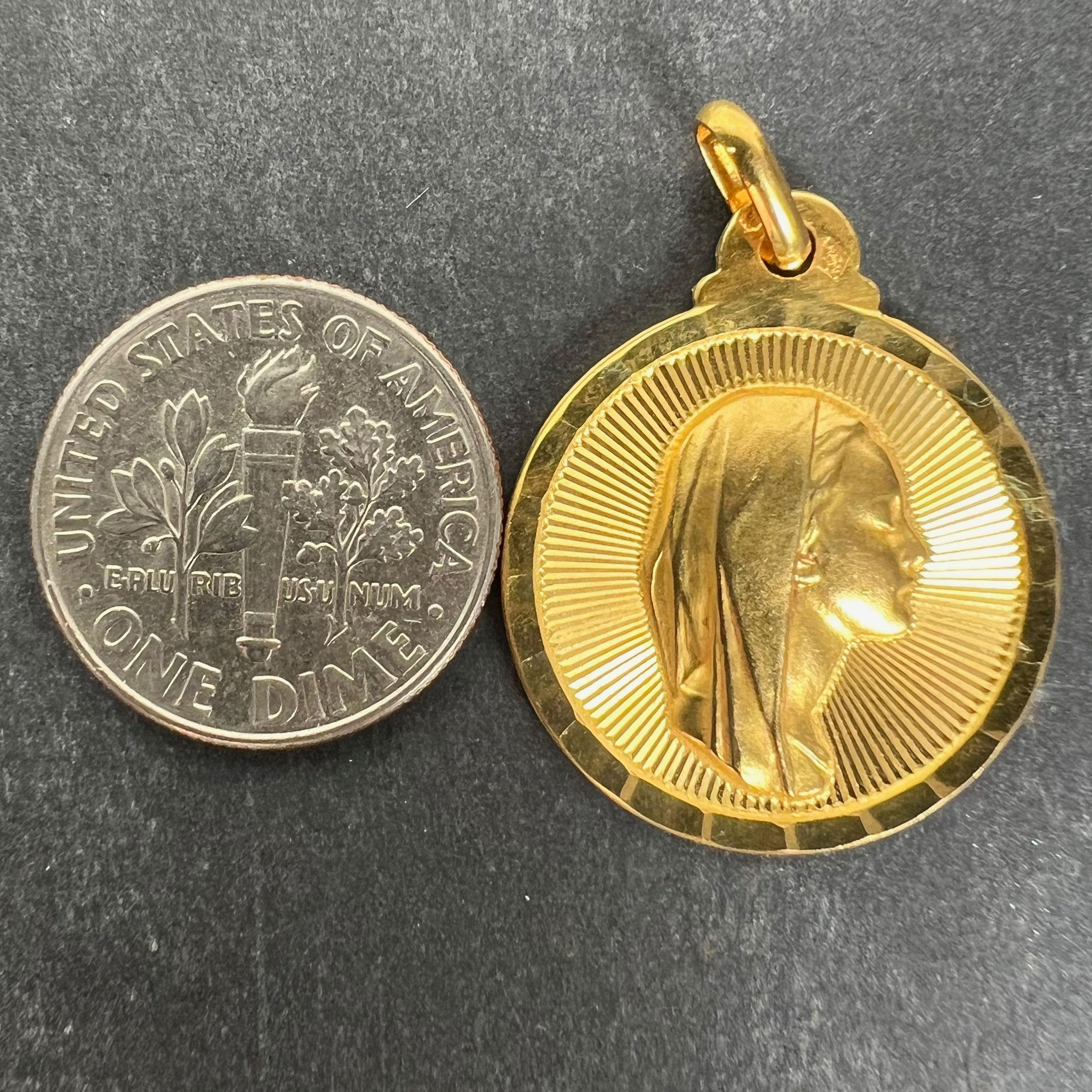 Vintage French Virgin Mary 18K Yellow Gold Sunburst Medal Pendant For Sale 4
