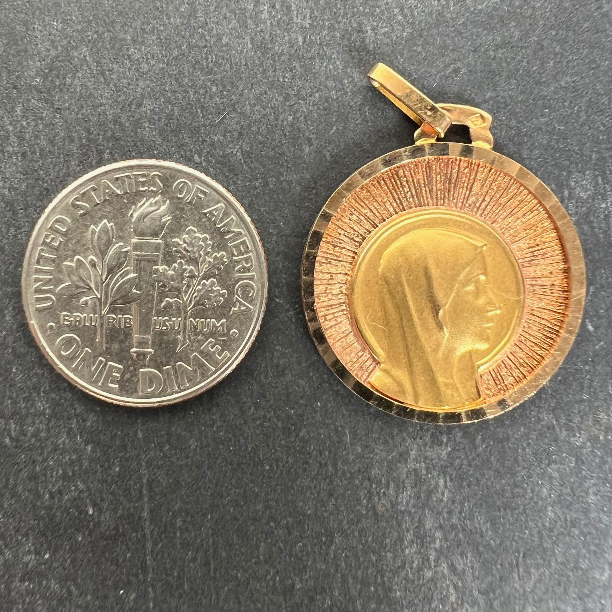 Colgante Vintage Virgen María Francesa de Oro Amarillo Rosa de 18 quilates con Medalla Sunburst en venta 6
