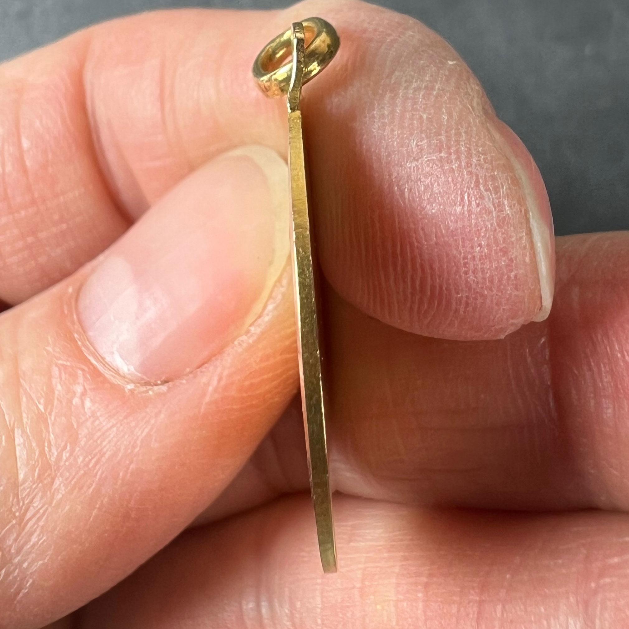 Vintage French Virgin Mary 18K Yellow Gold Medal Pendant For Sale 1