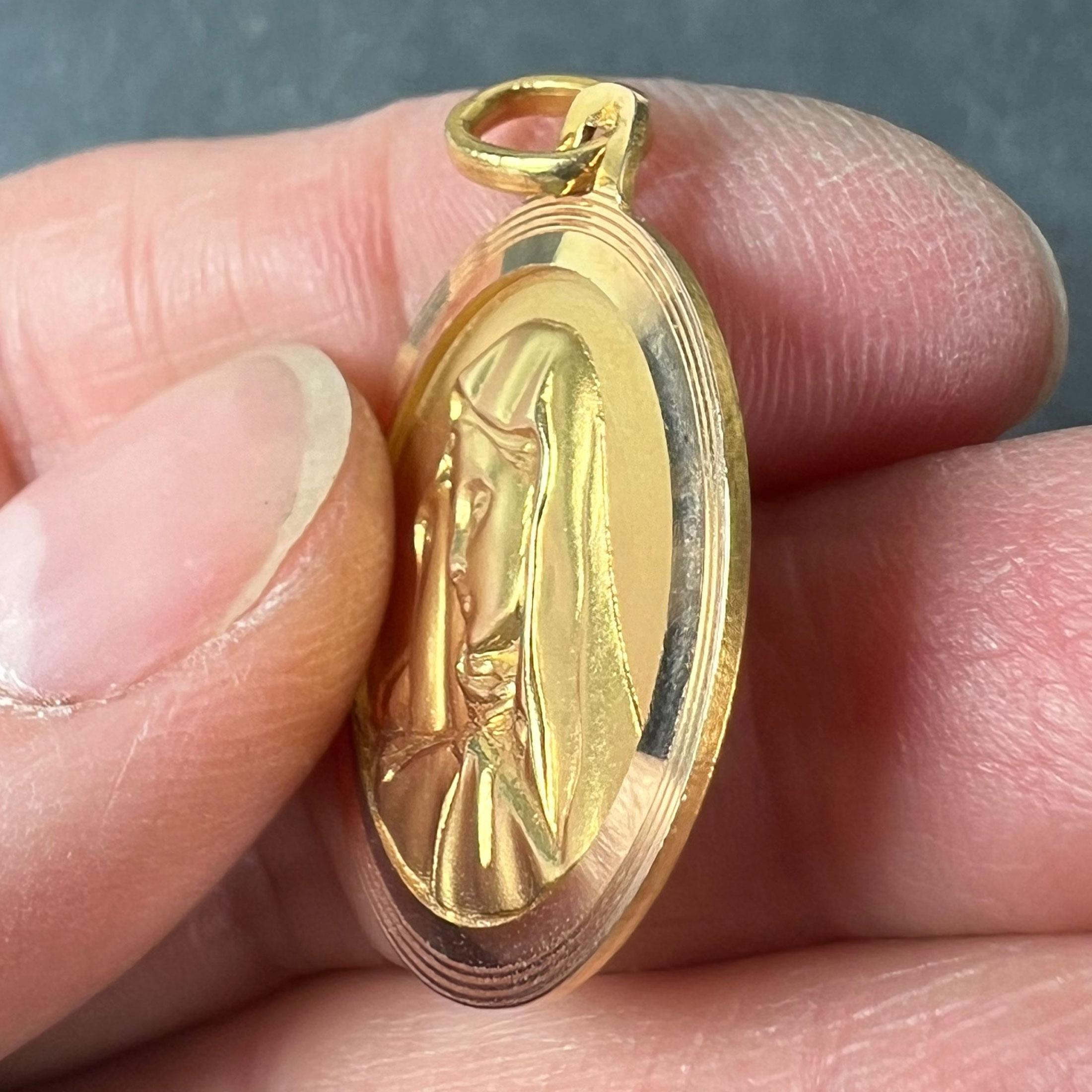 Women's or Men's Vintage French Virgin Mary 18K Yellow Gold Medal Pendant For Sale