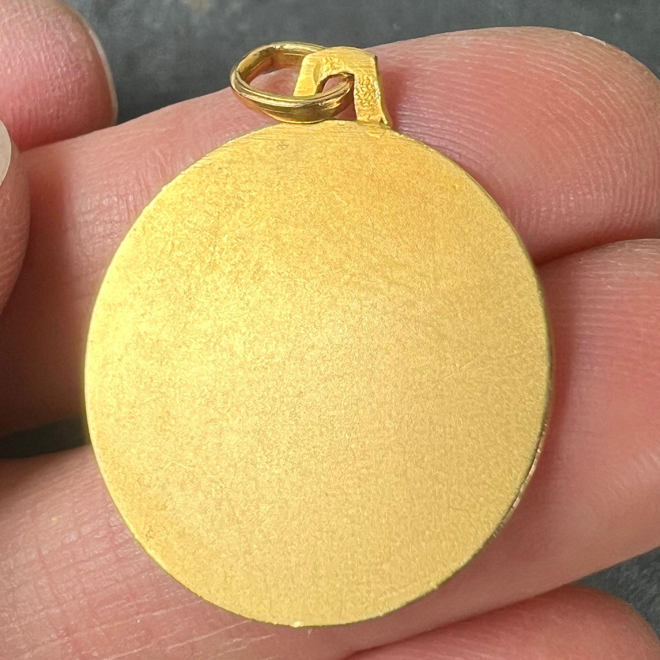 Vintage French Virgin Mary 18K Yellow Gold Medal Pendant For Sale 2